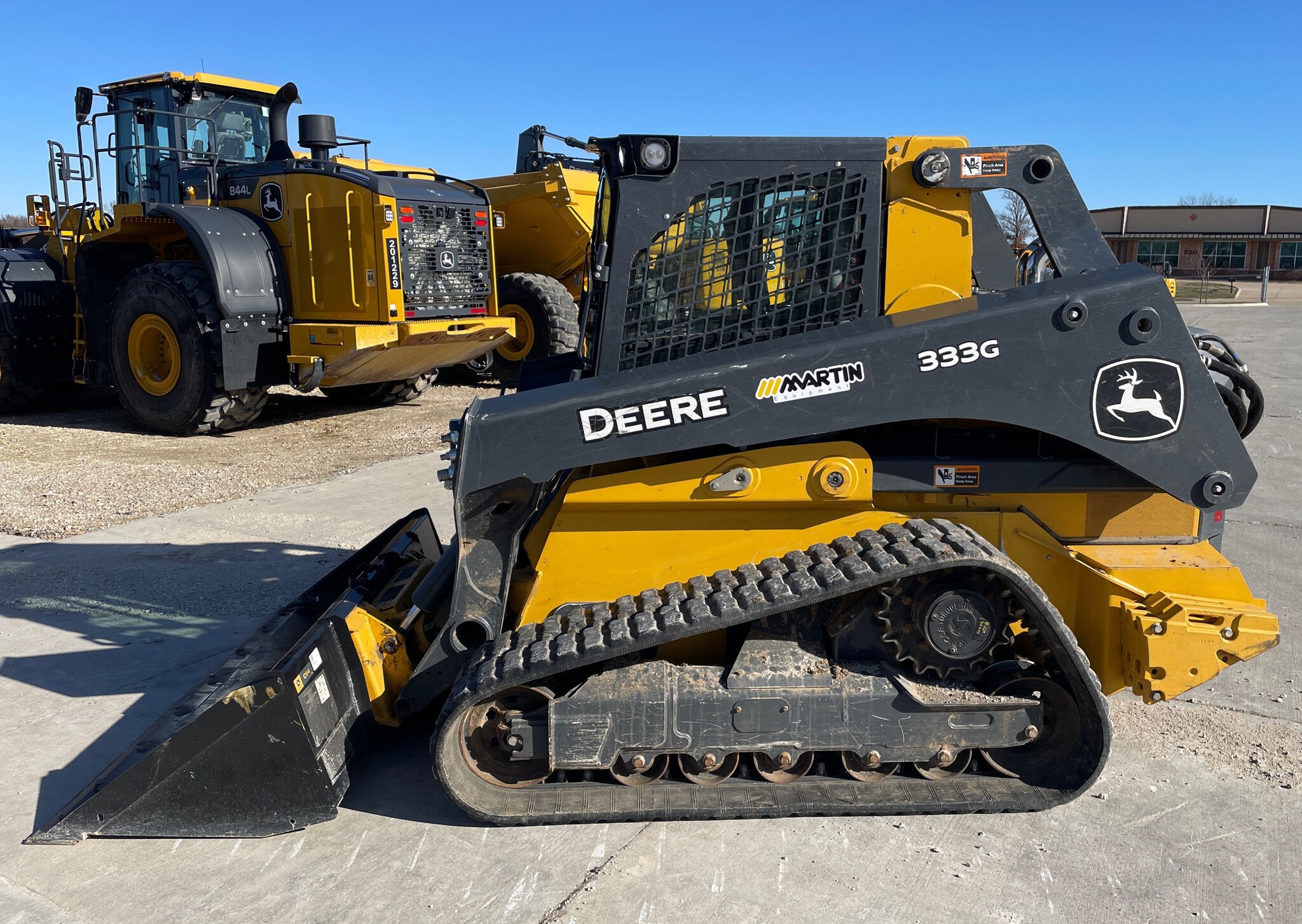 2022 John Deere 333G Image 3