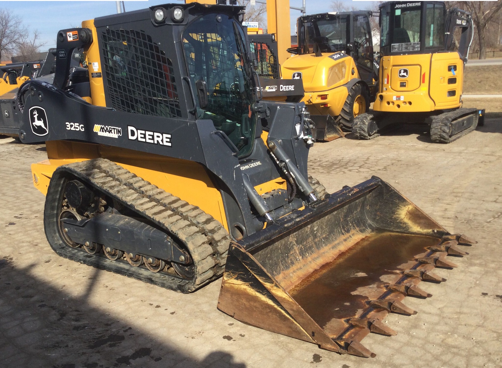 2023 John Deere 325G Image 2