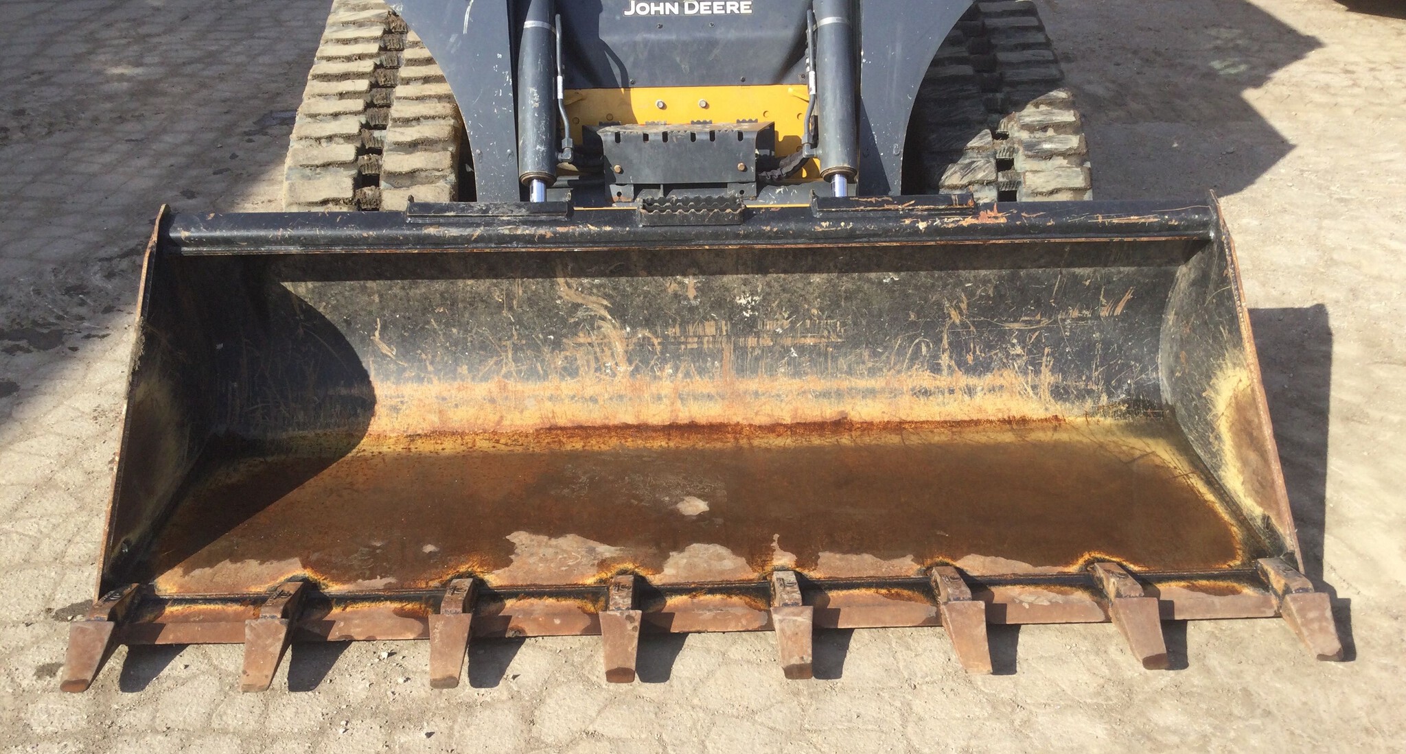 2023 John Deere 325G Image 8