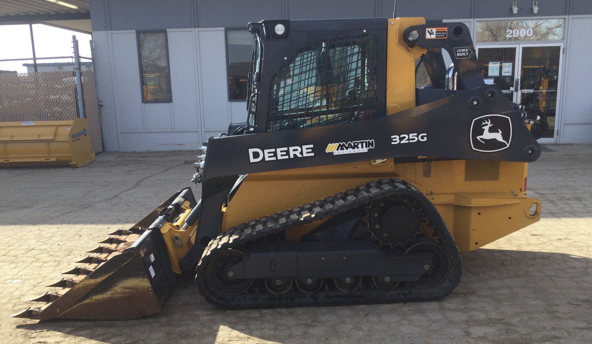 2023 John Deere 325G Image 4