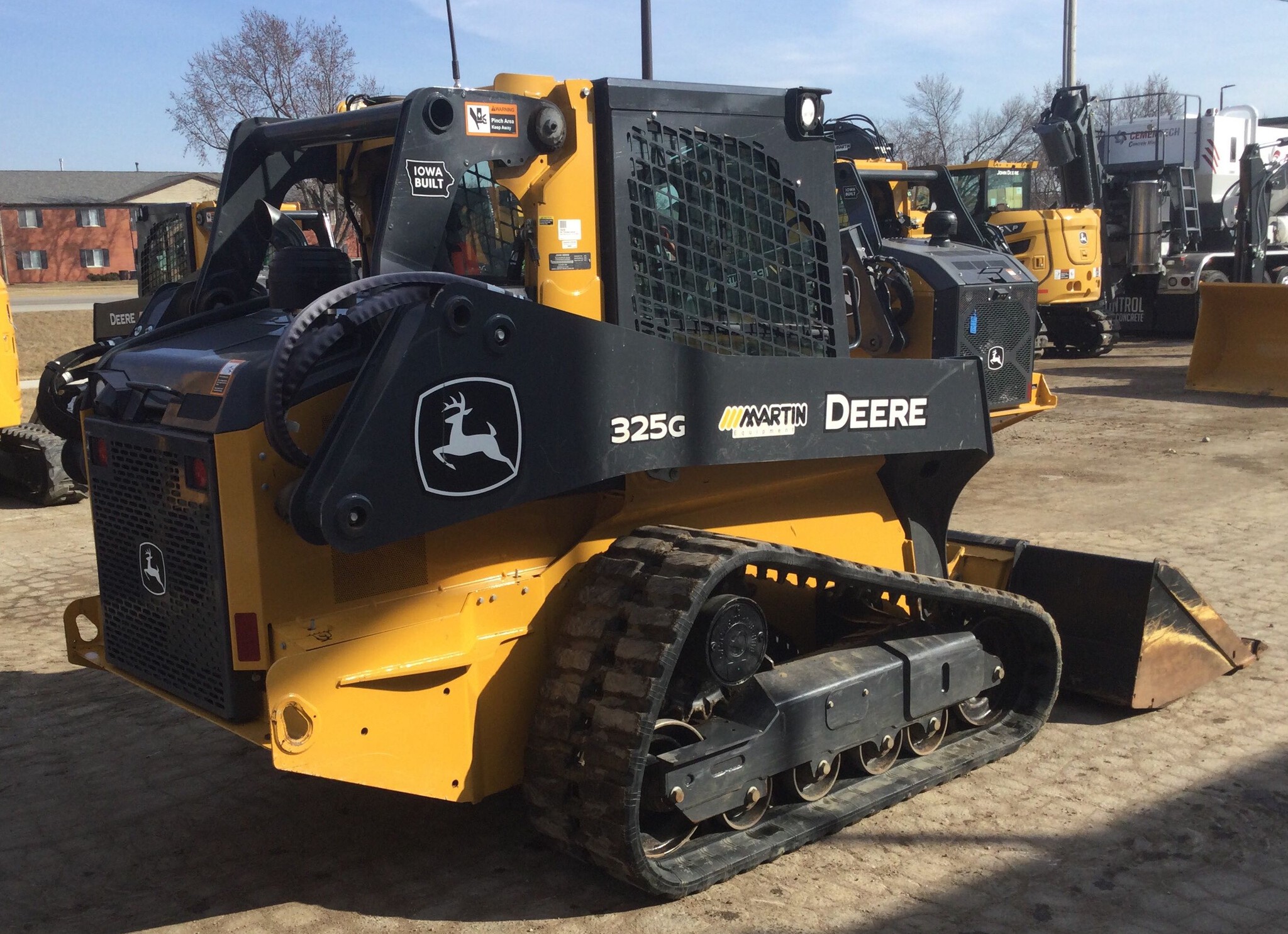 2023 John Deere 325G Image 3