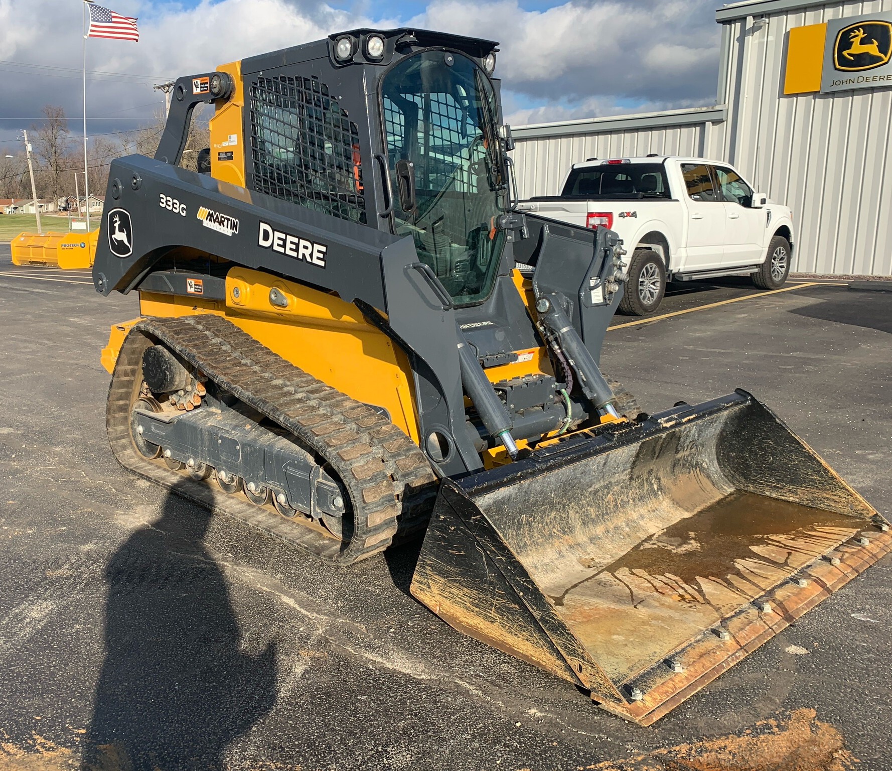 2024 John Deere 333G Image 3