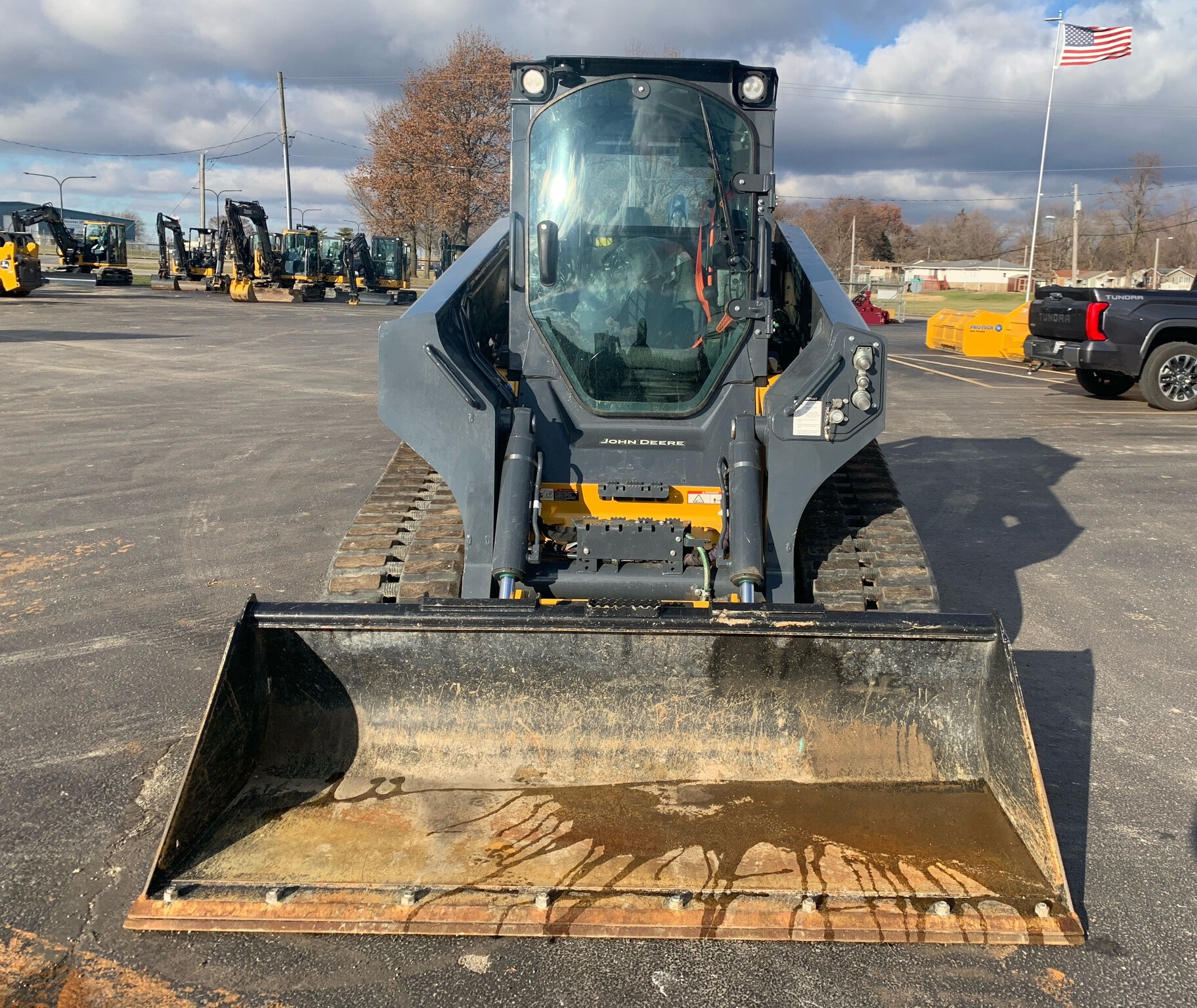 2024 John Deere 333G Image 6