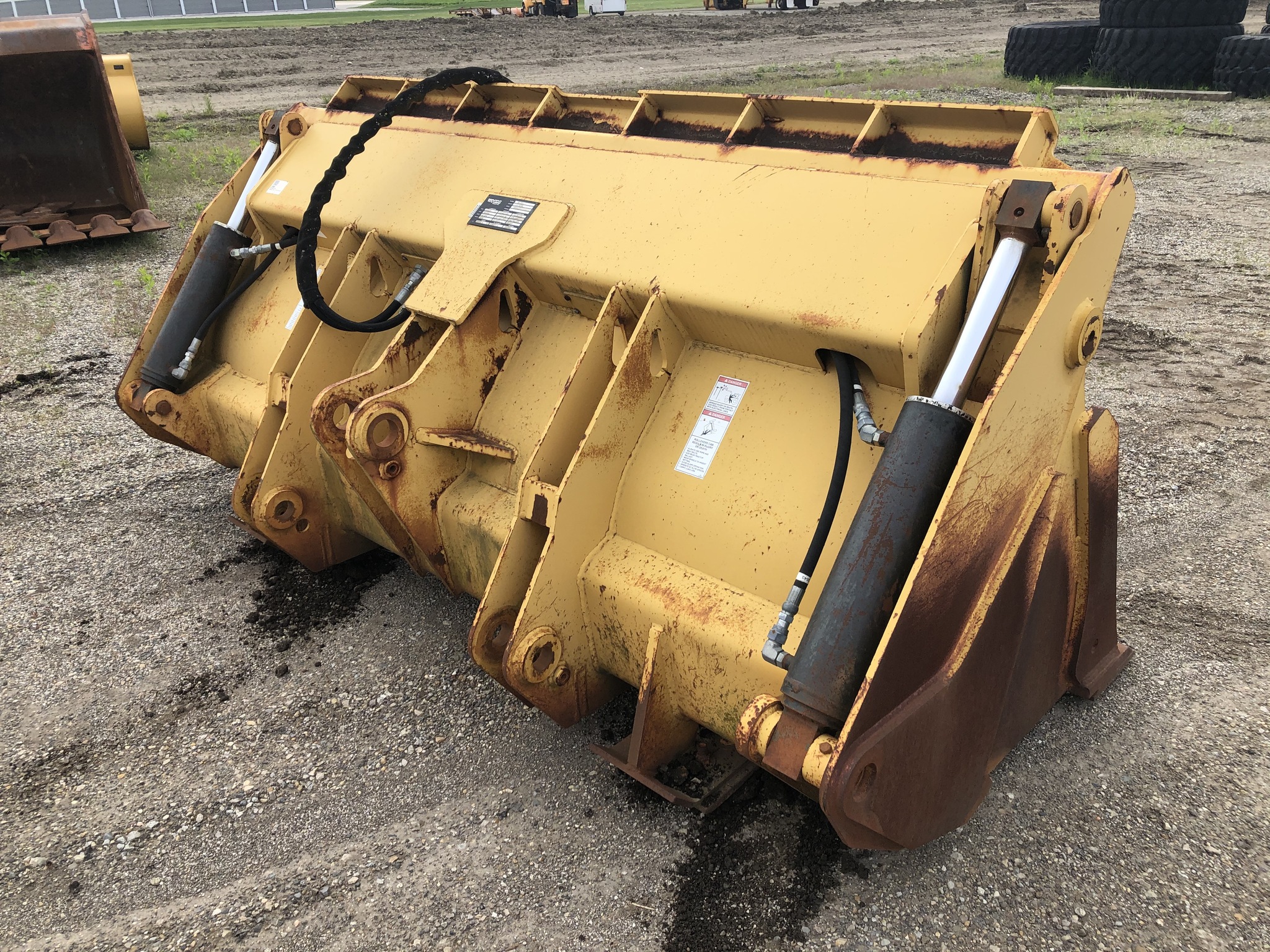 2008 Woods BUCKET Image 2