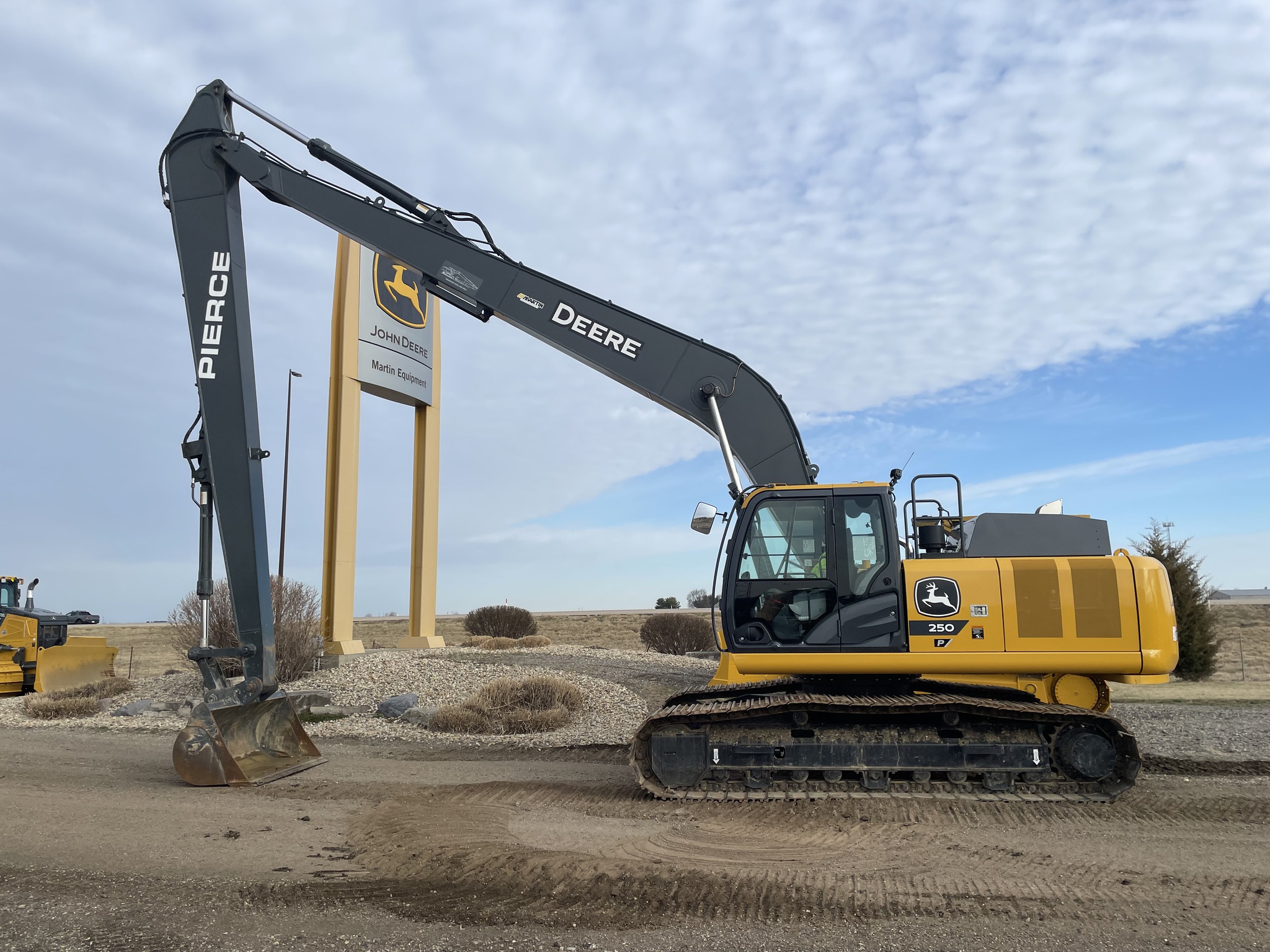 2024 John Deere 250 P Image 5