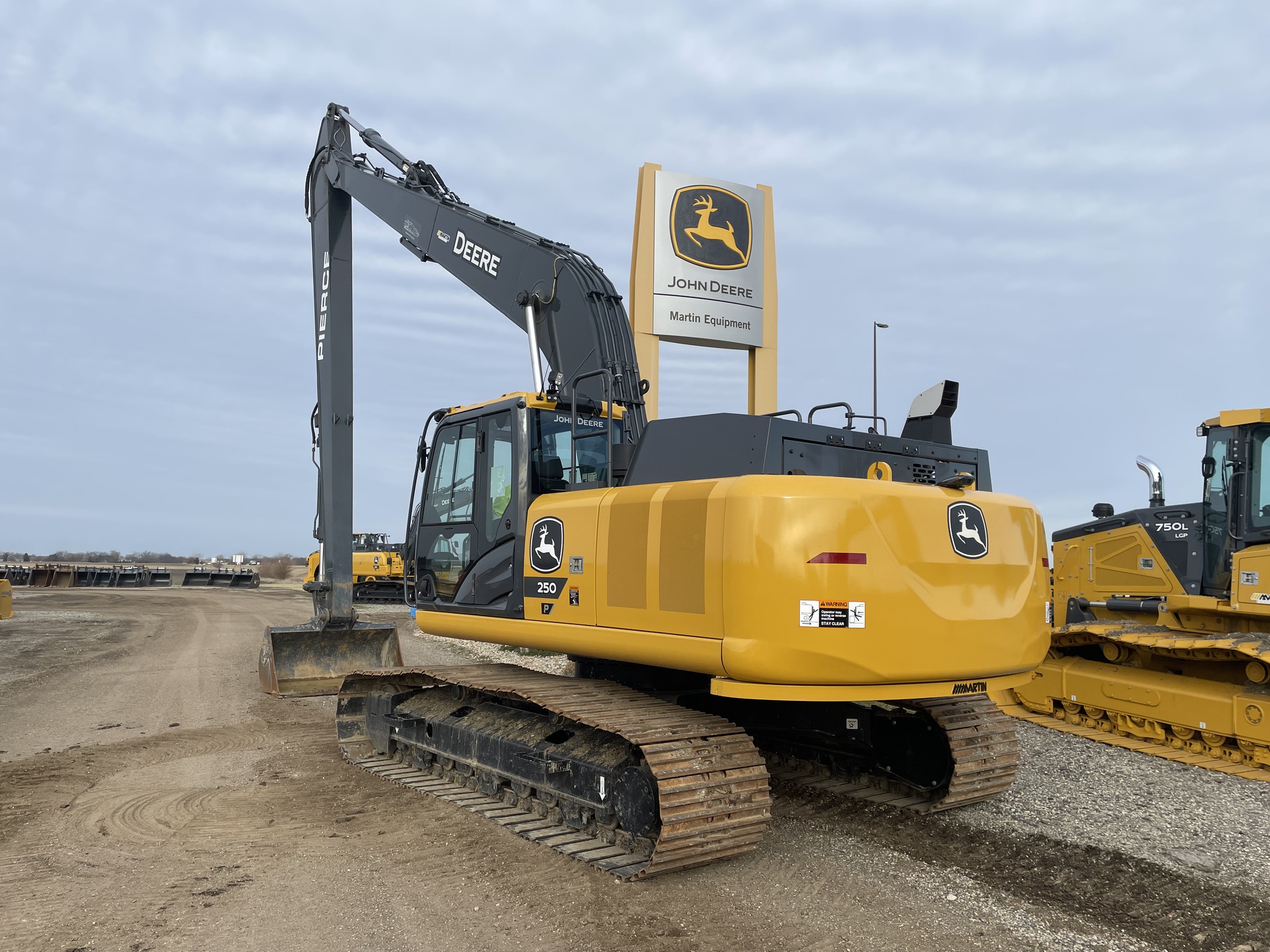 2024 John Deere 250 P Image 6