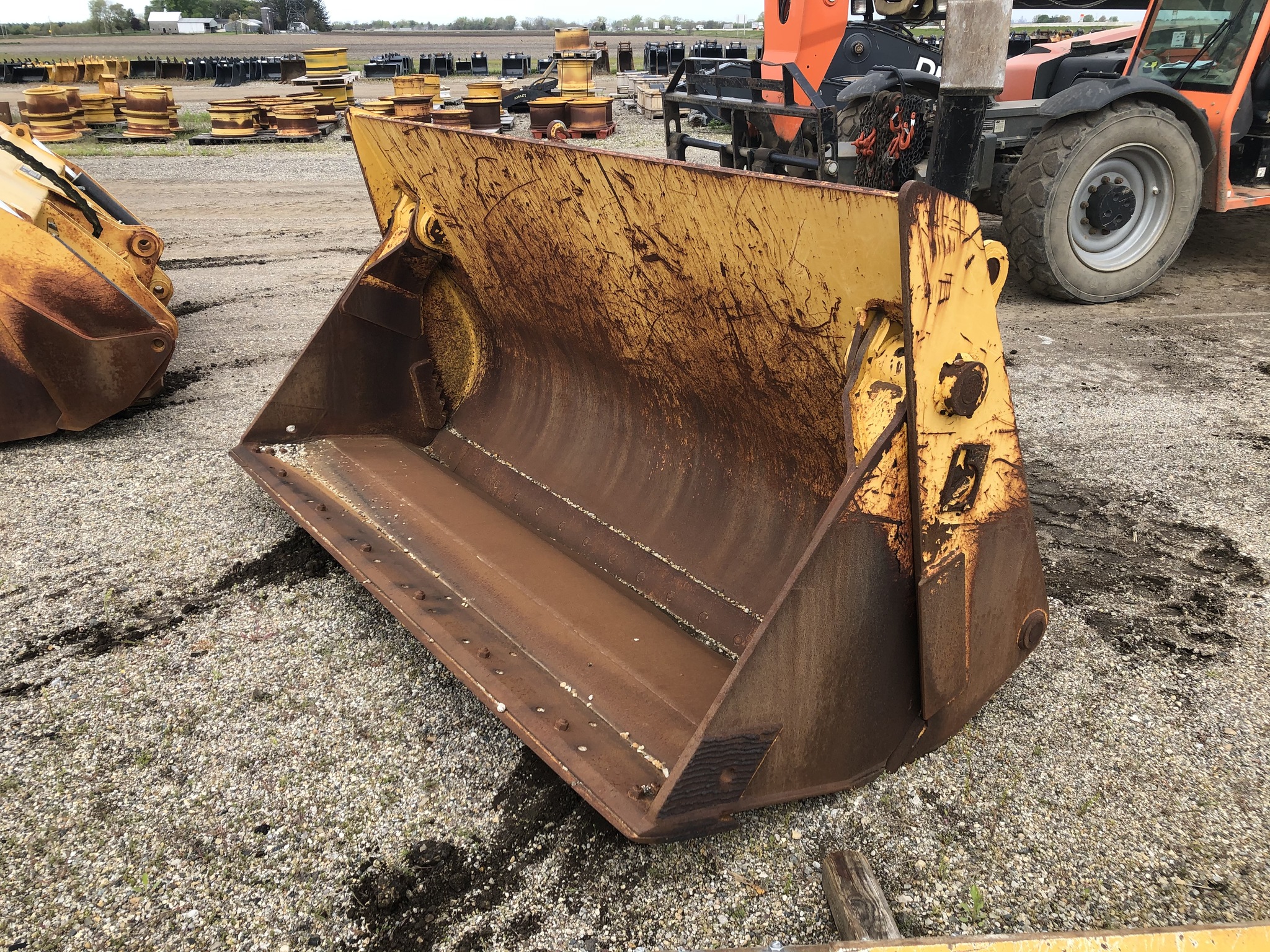 2010 JRB BUCKET Image 1