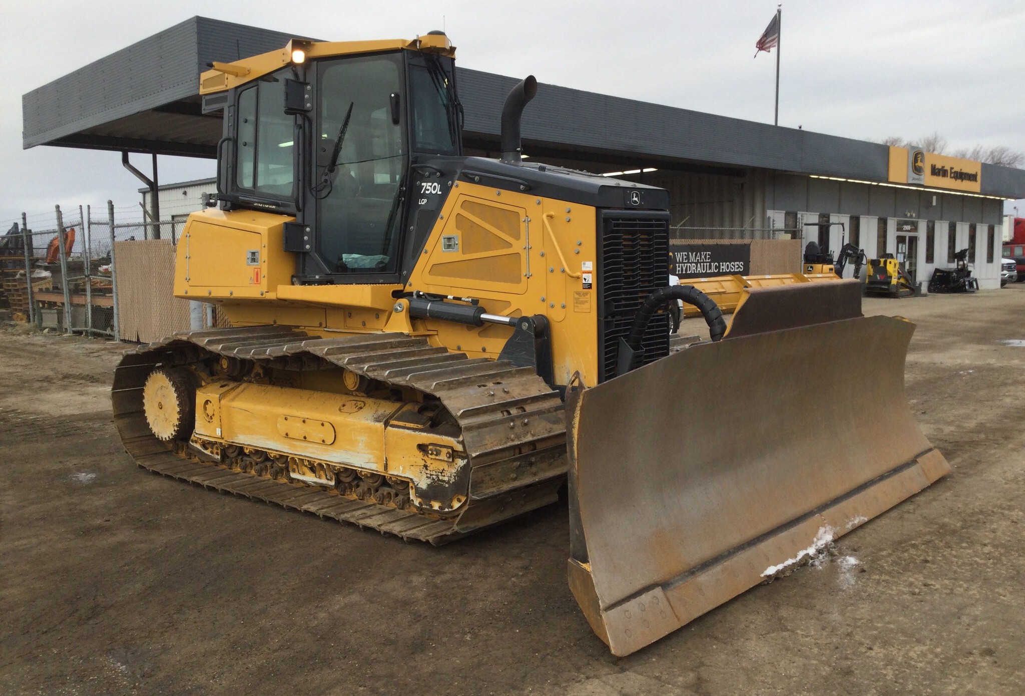 2022 John Deere 750L Image 4