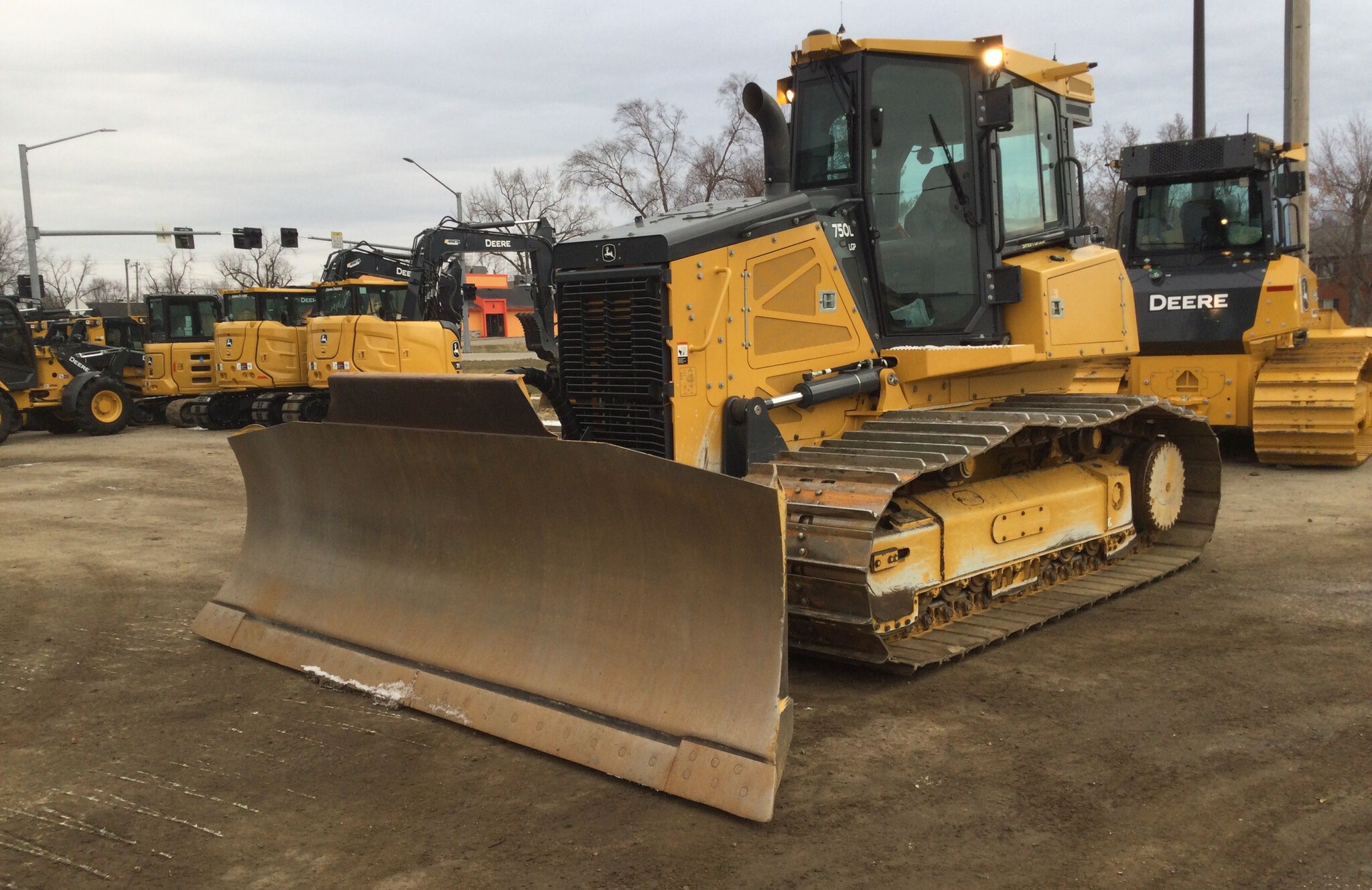 2022 John Deere 750L Image 3