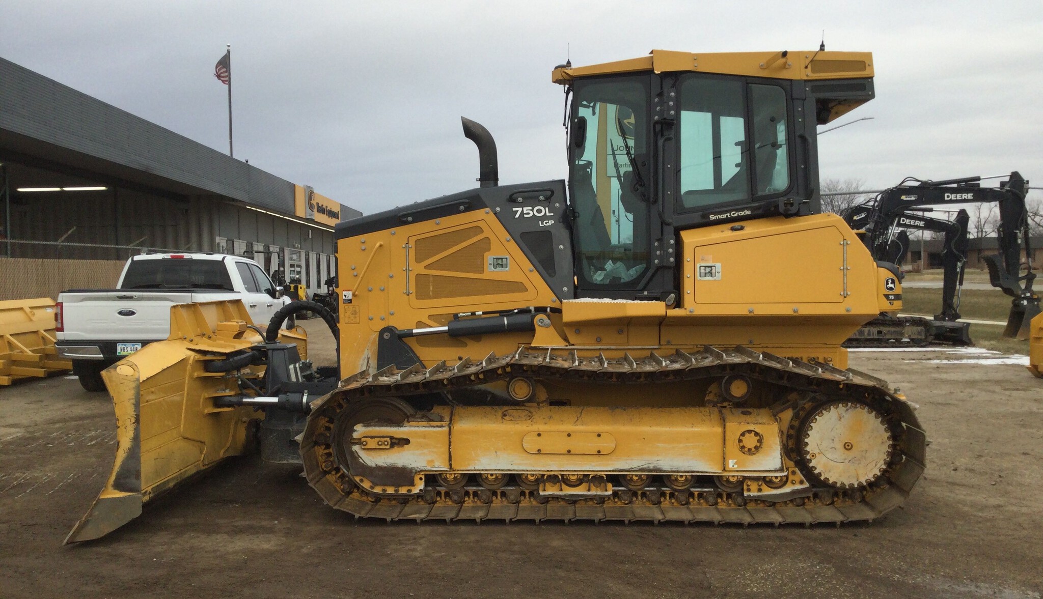 2022 John Deere 750L Image 2