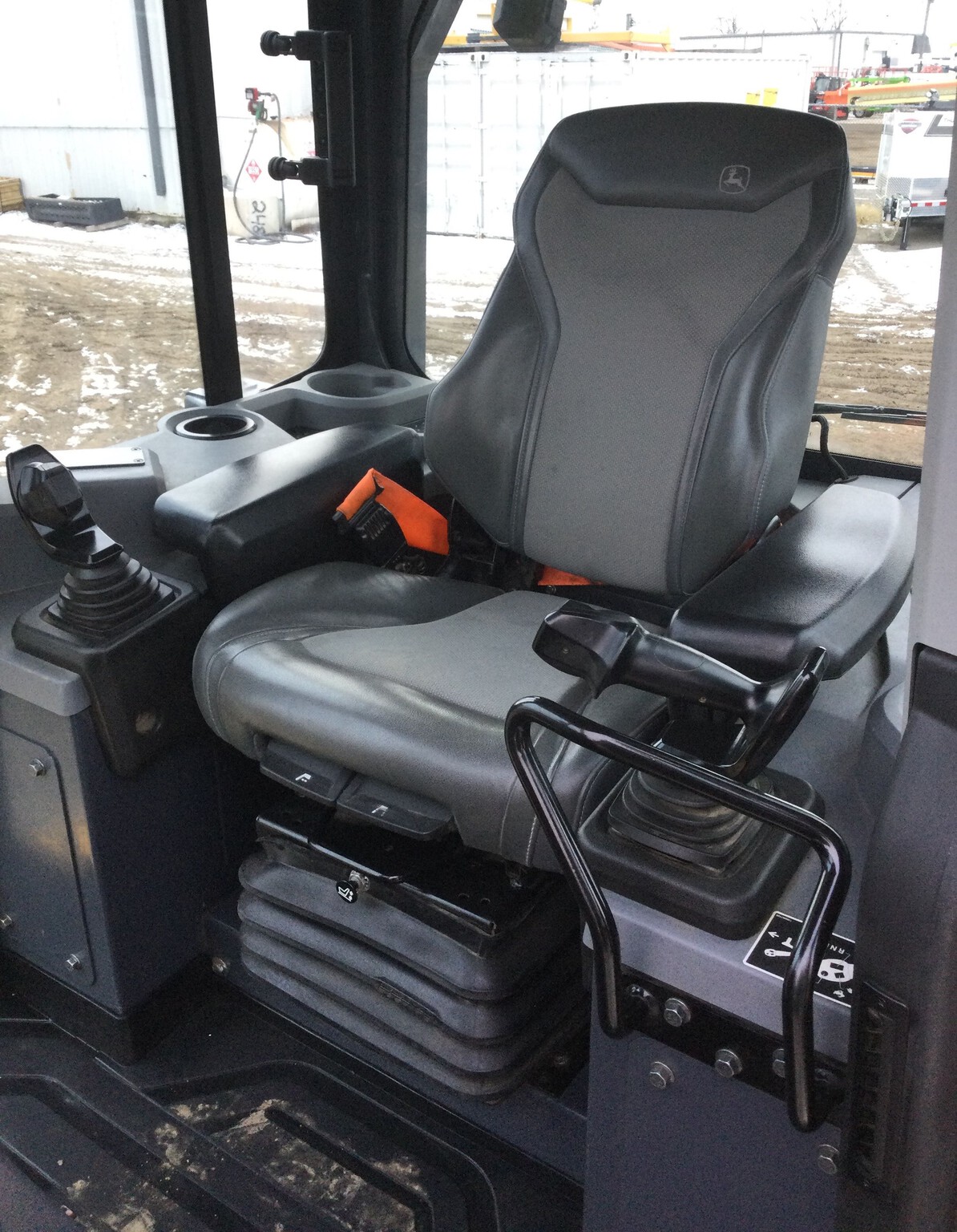 2022 John Deere 750L Image 13