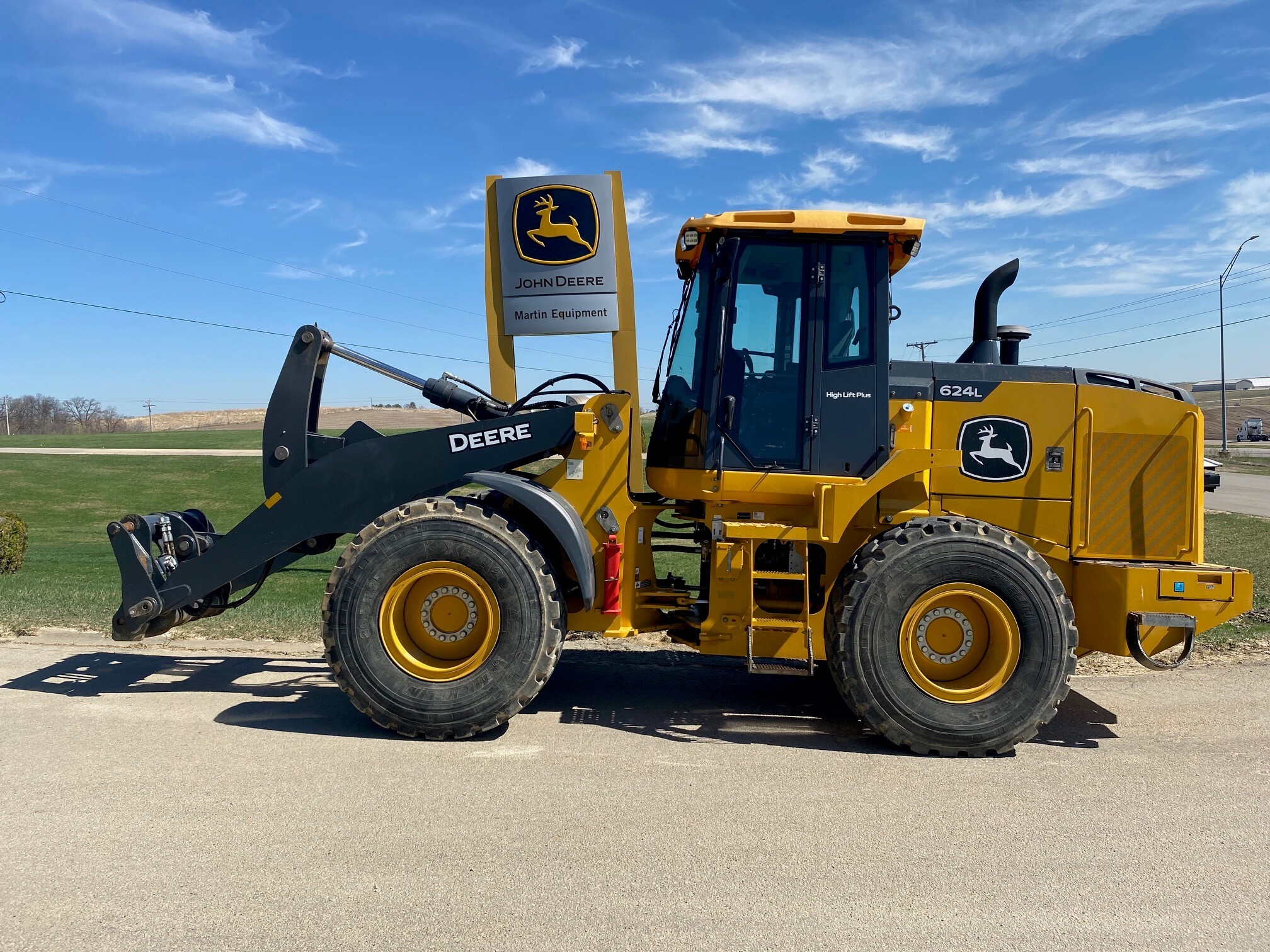2019 John Deere 624L HL Image 2