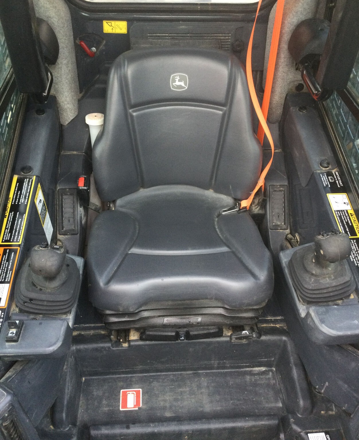 2022 John Deere 333G Image 9