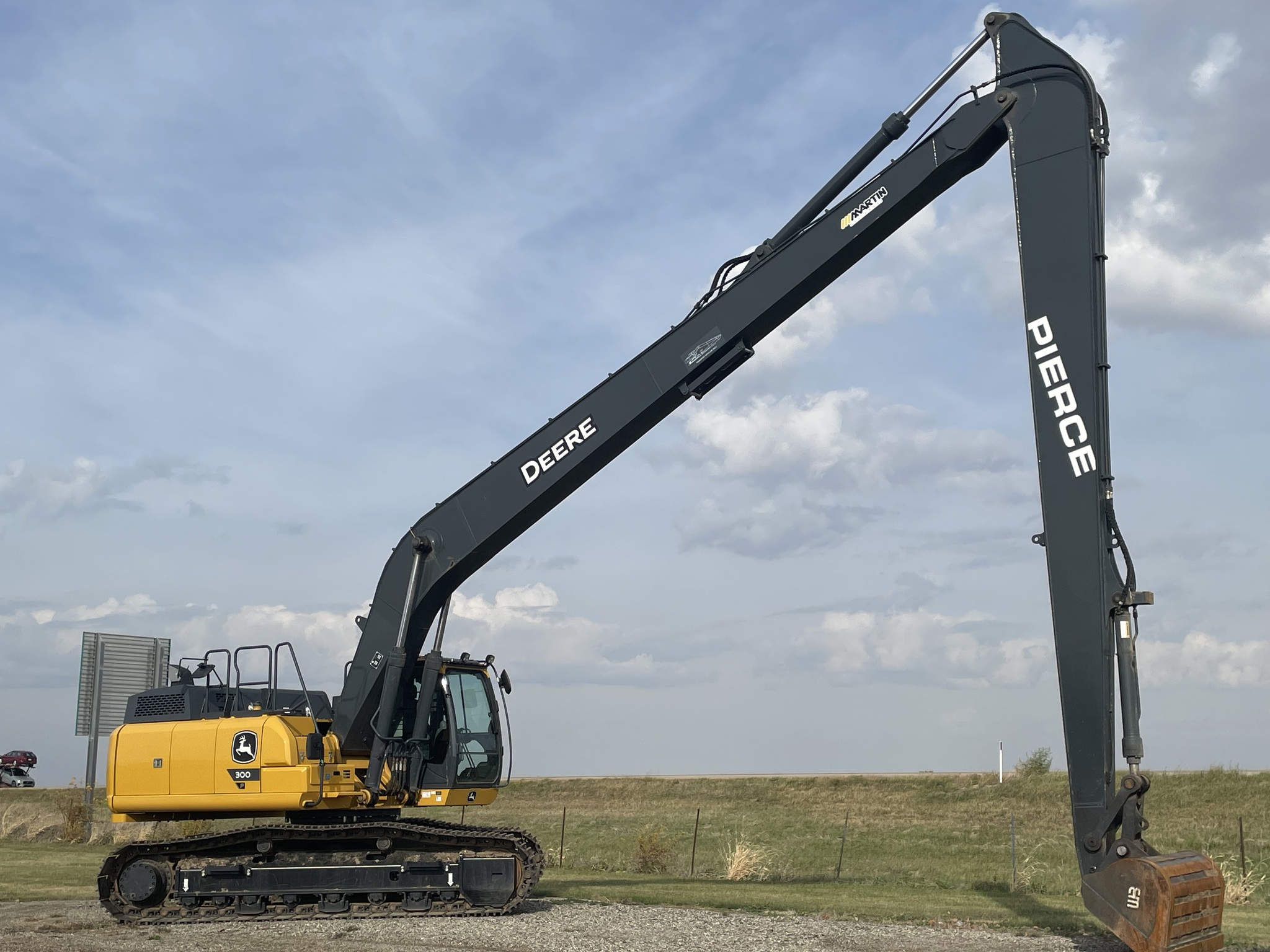 2024 John Deere 300 P Image 2