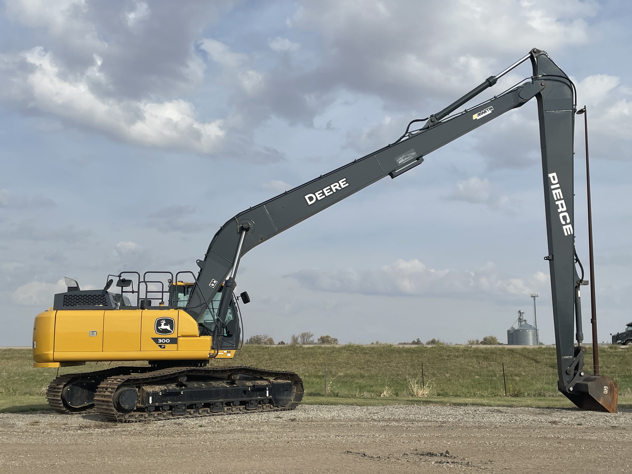 2024 John Deere 300 P Image 3