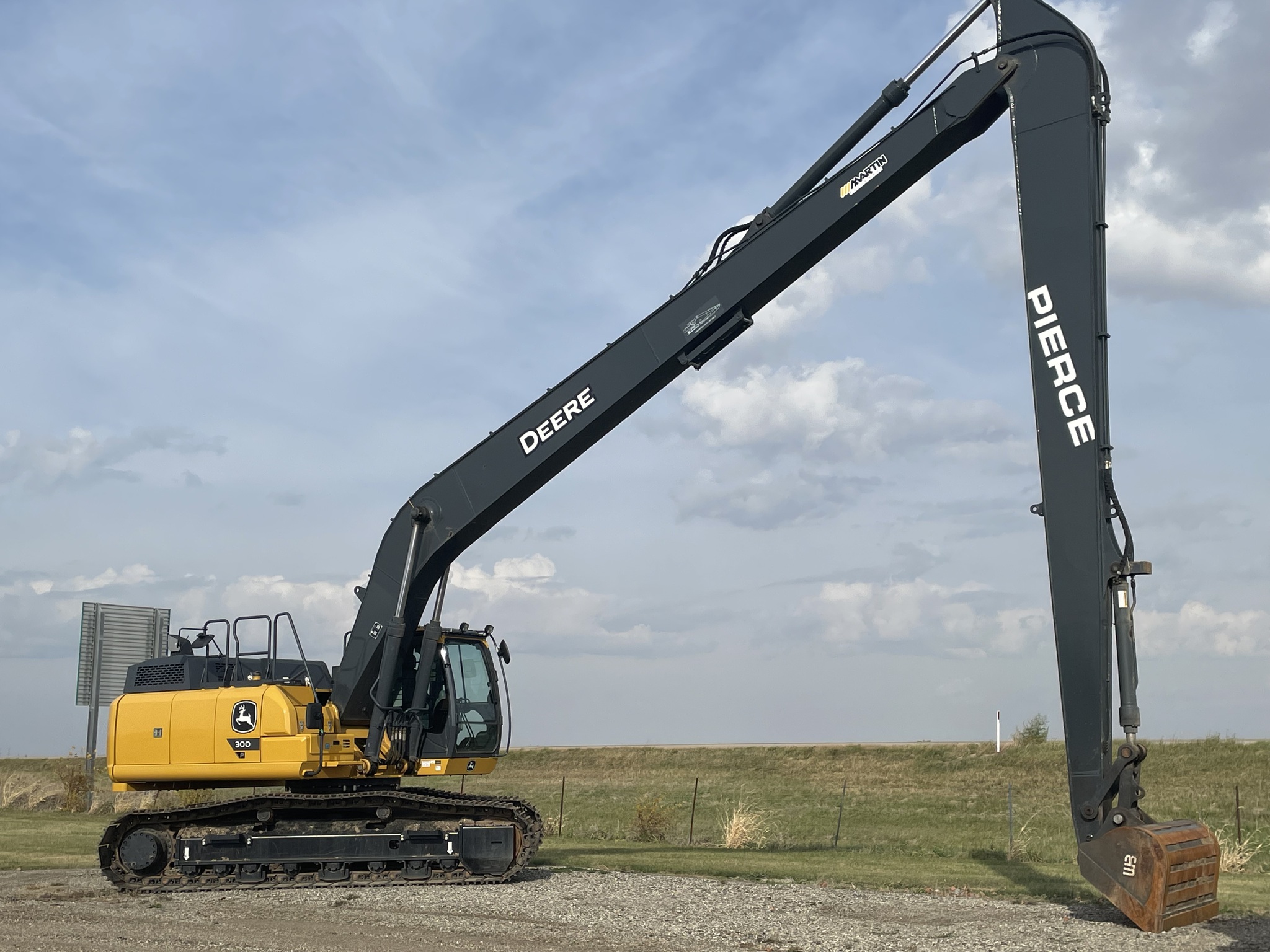 2024 John Deere 300 P Image 1