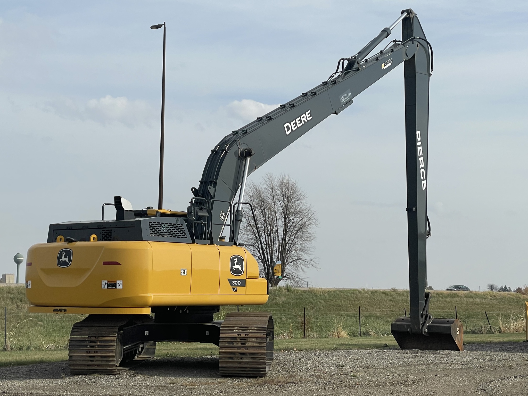 2024 John Deere 300 P Image 4