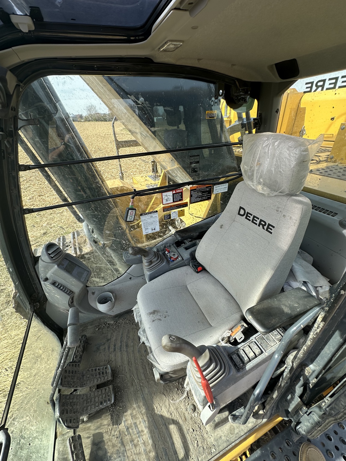 2022 John Deere 670G LC Image 14