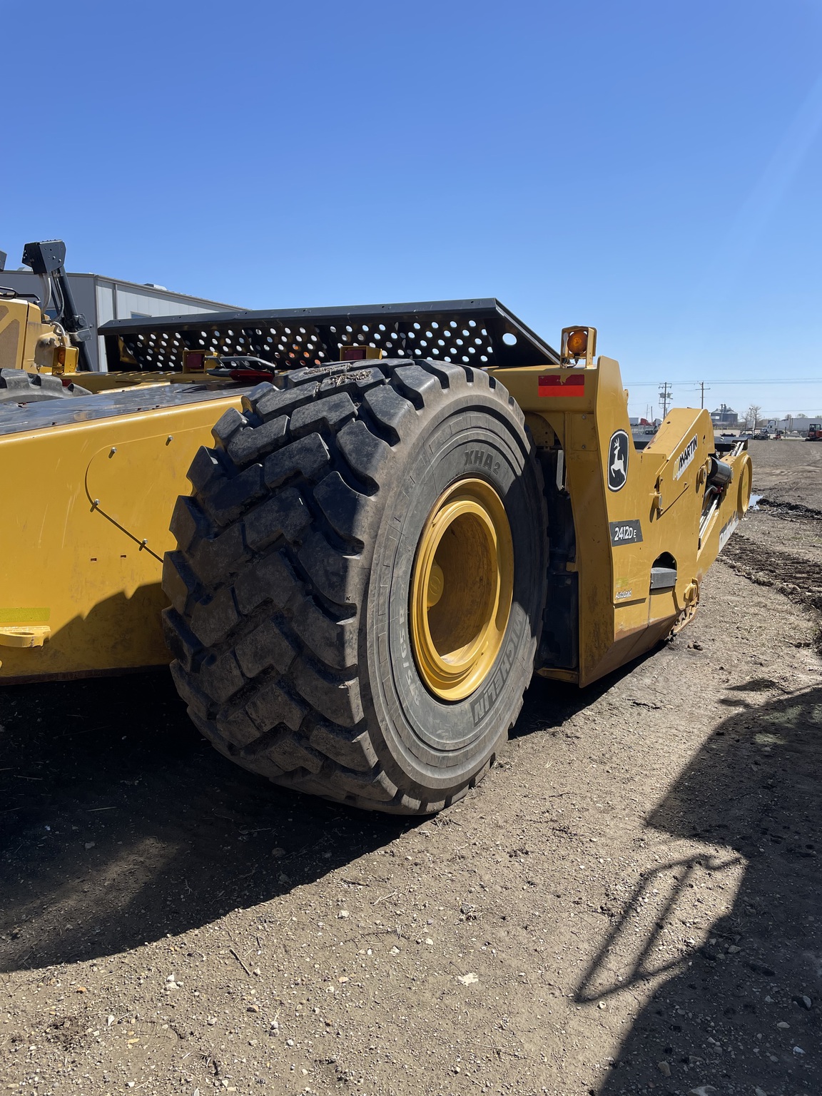 2022 John Deere 2412D E Image 6