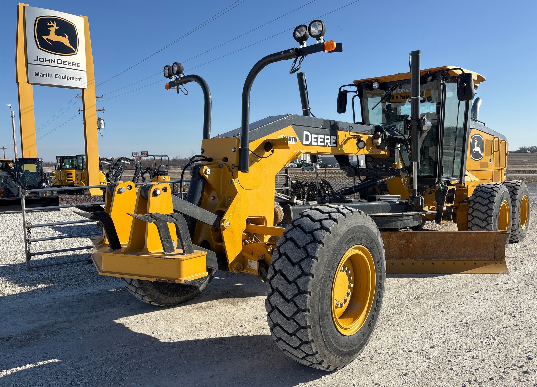 2021 John Deere 772G Image 1