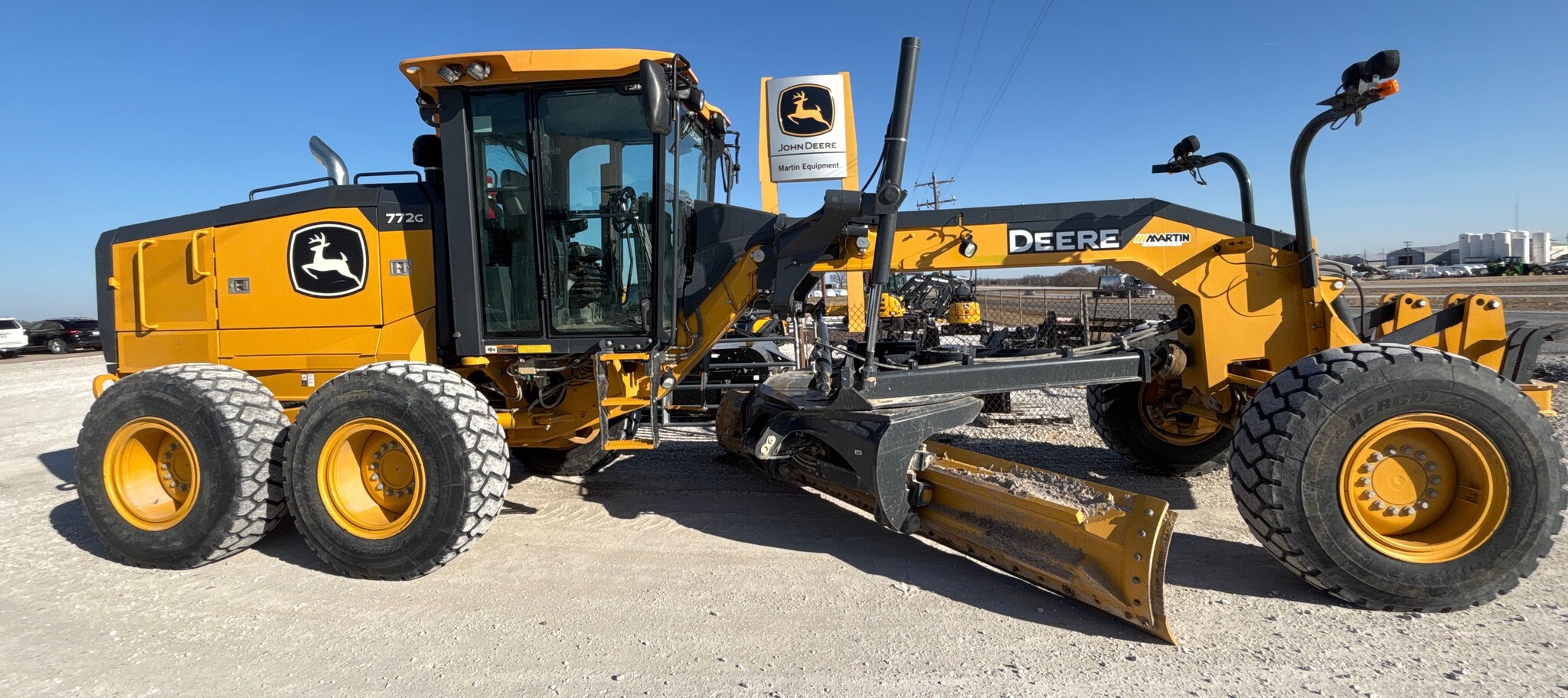 2021 John Deere 772G Image 4