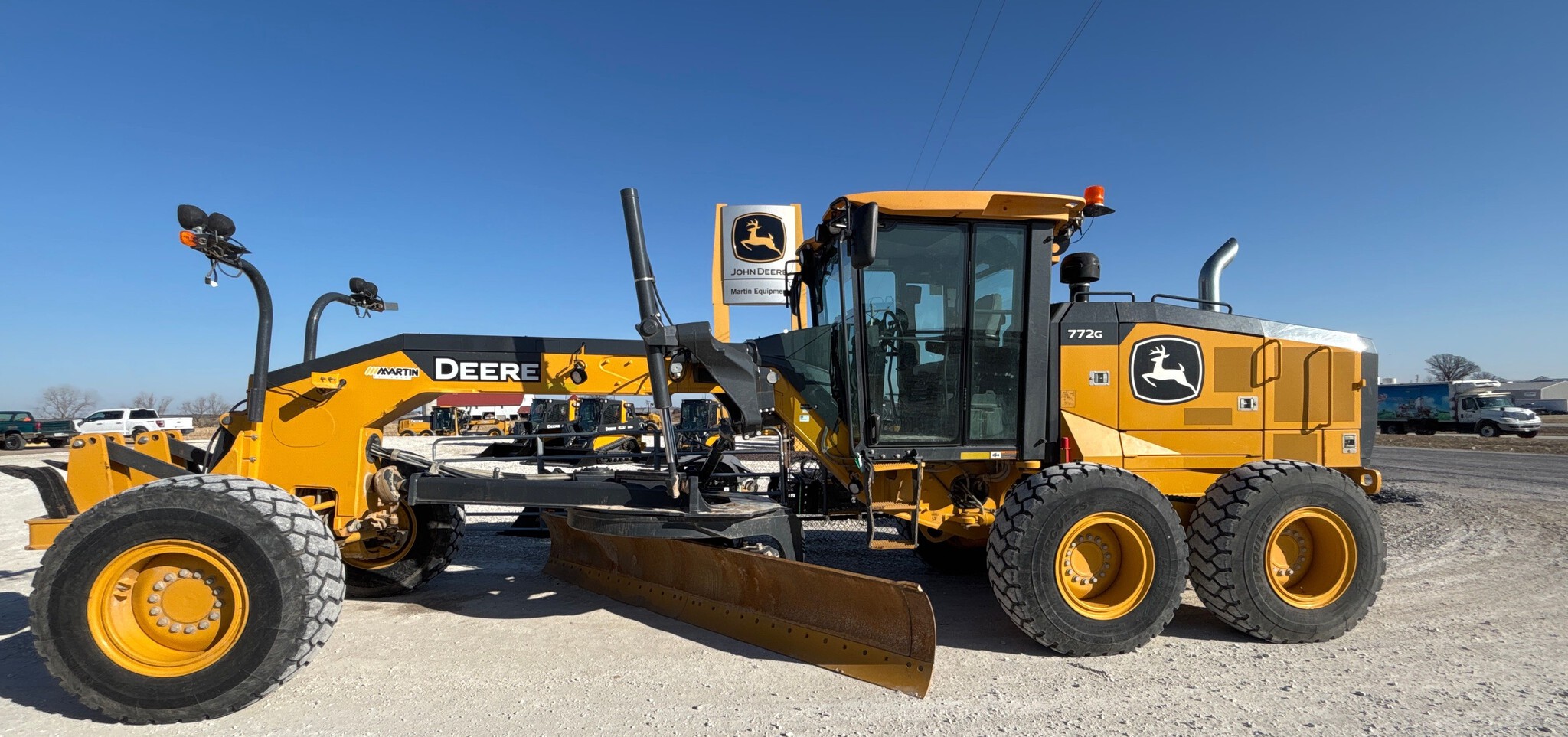 2021 John Deere 772G Image 3