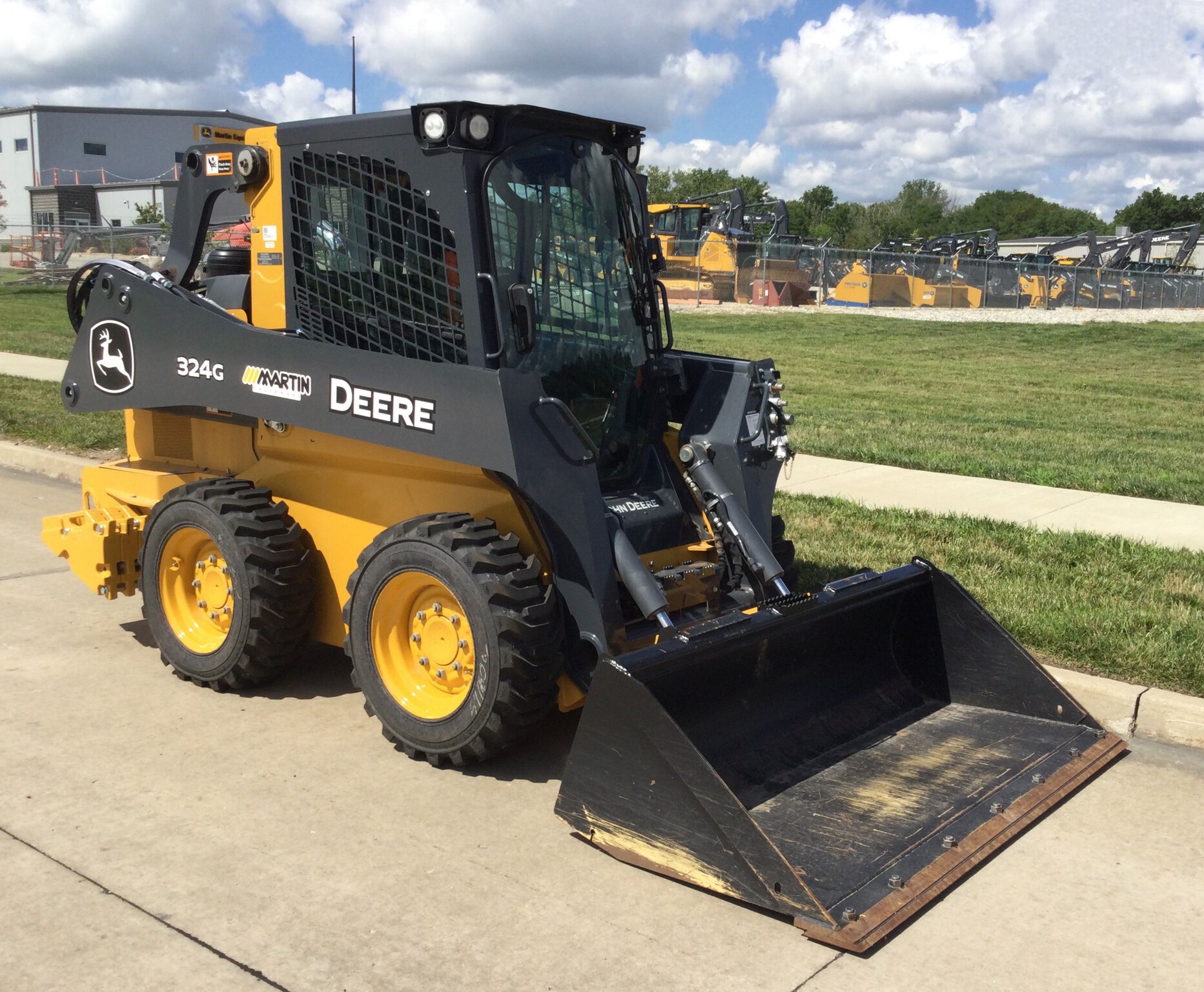 2023 John Deere 324G Image 2