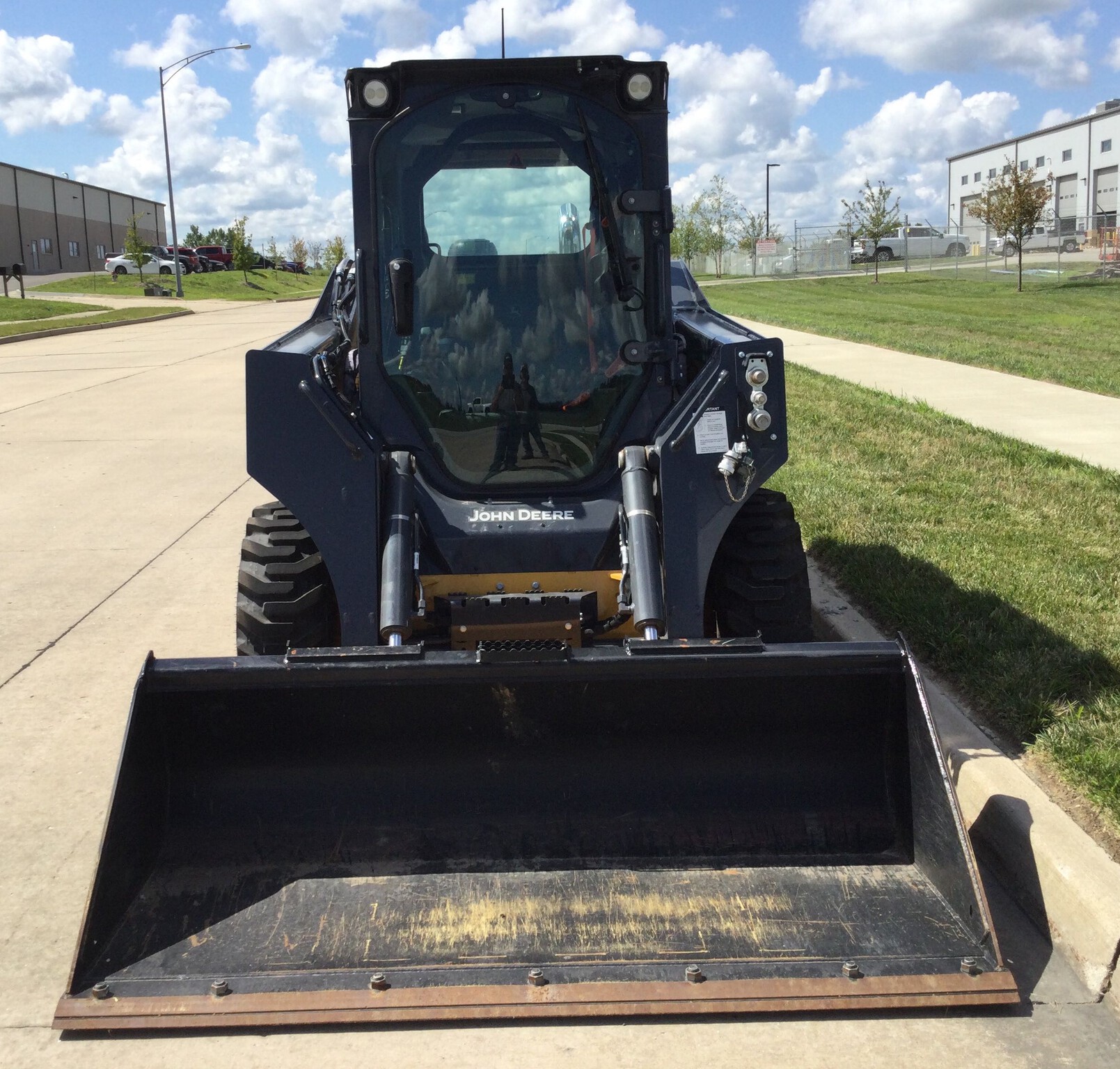 2023 John Deere 324G Image 3