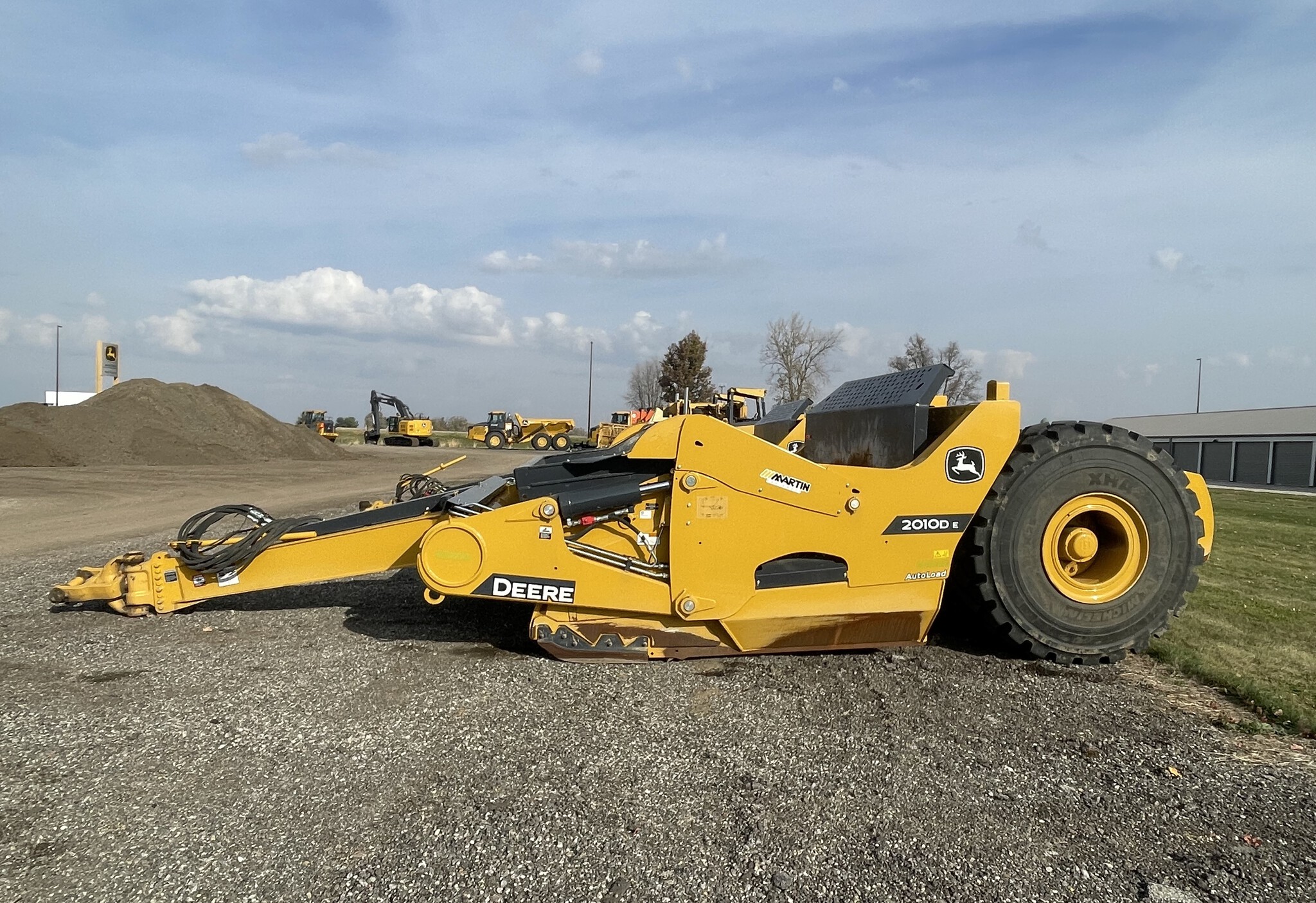2023 John Deere 2010DE Image 1