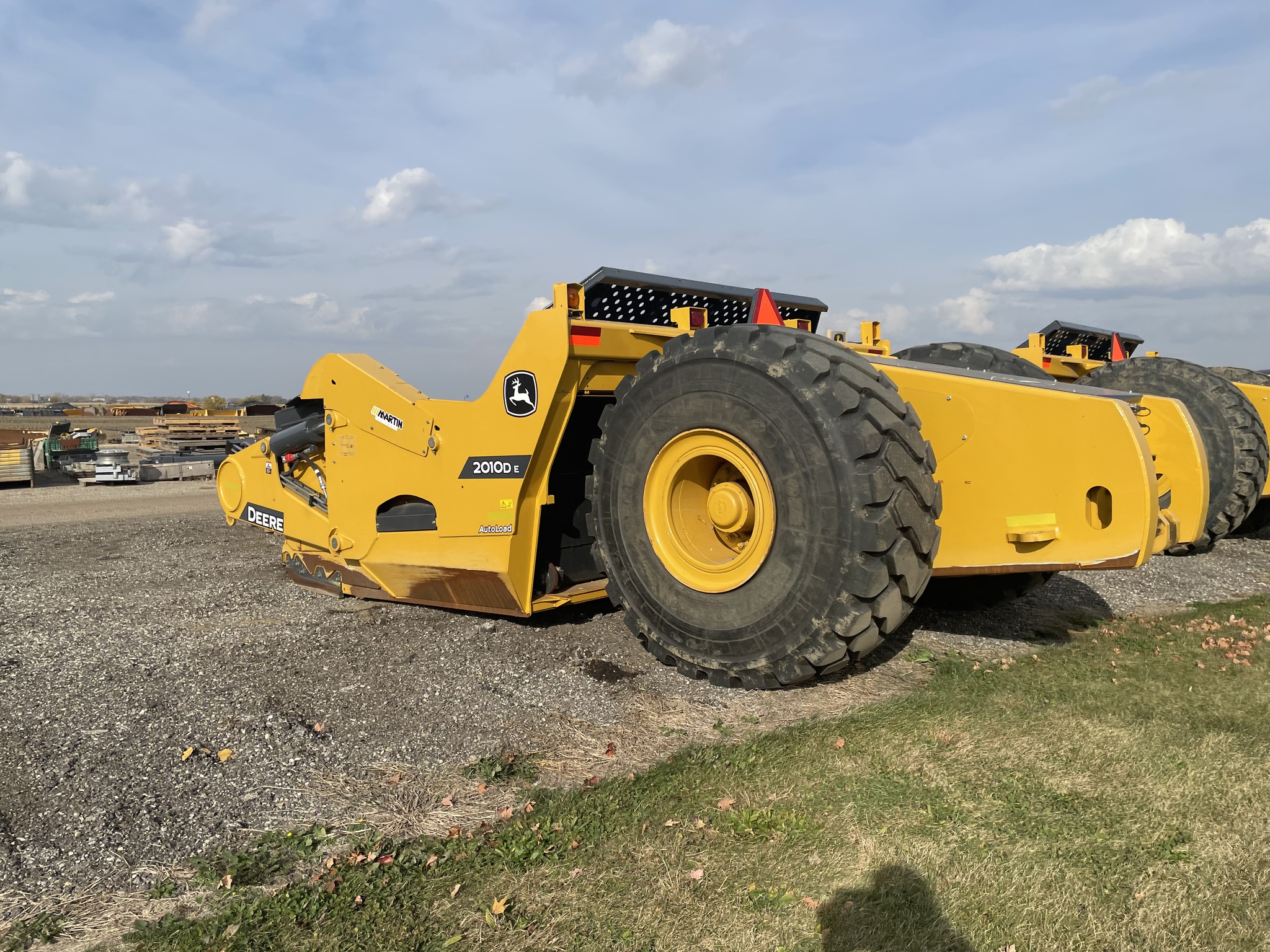 2023 John Deere 2010DE Image 3