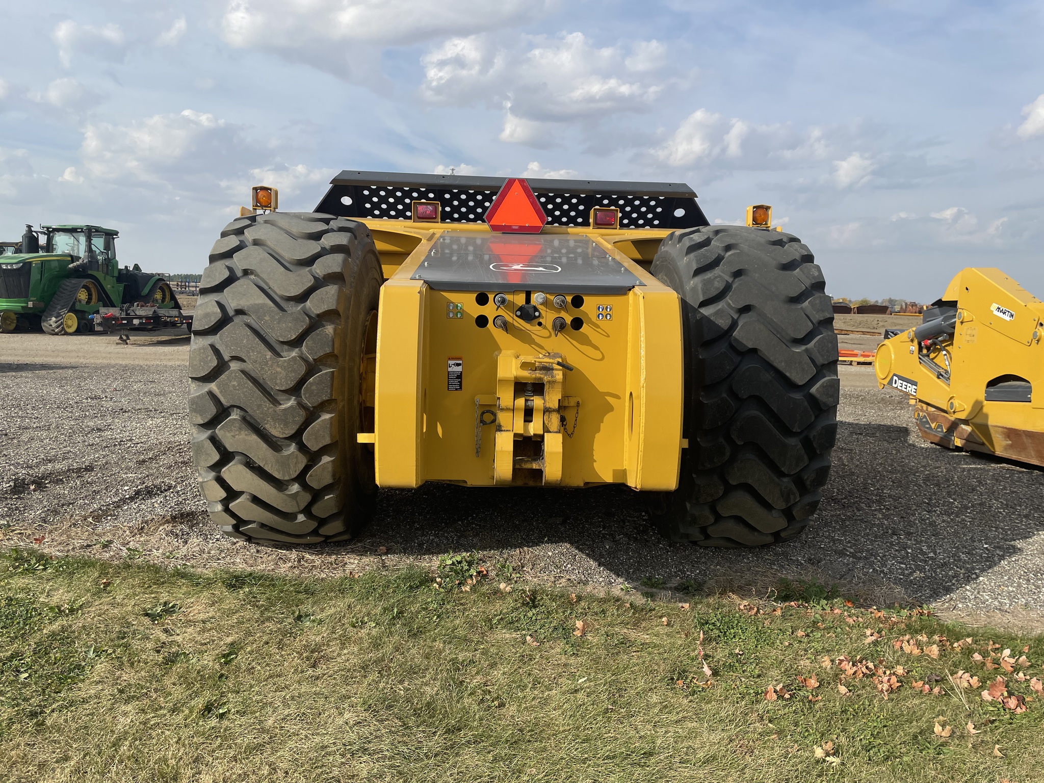 2023 John Deere 2010DE Image 4