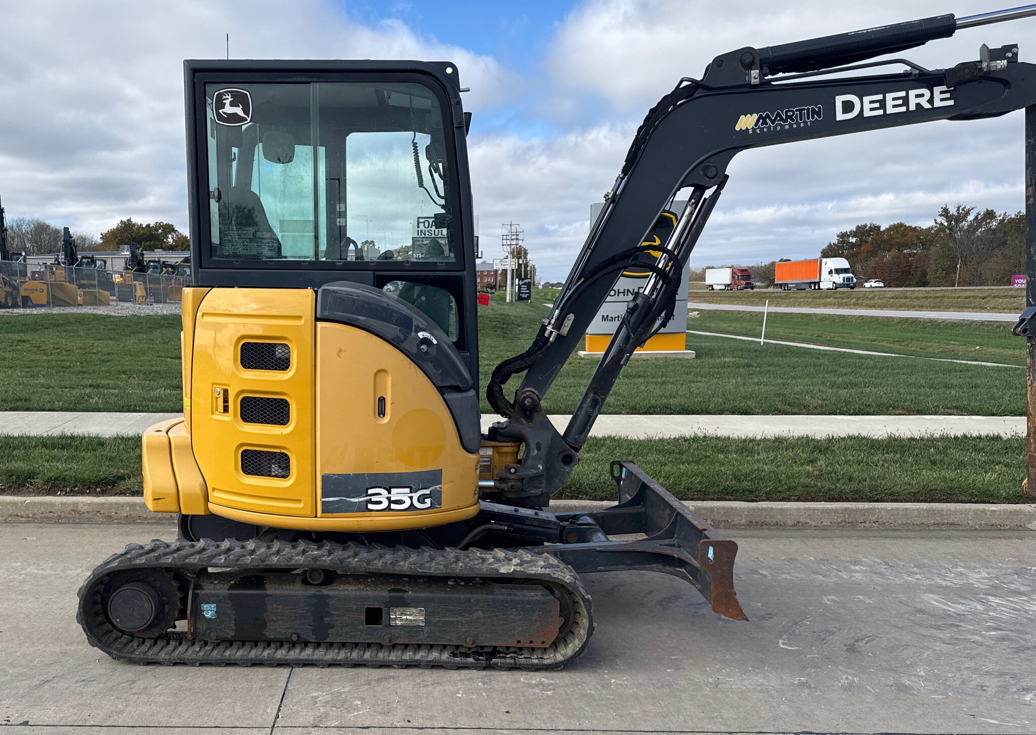 2018 John Deere 35G Image 2