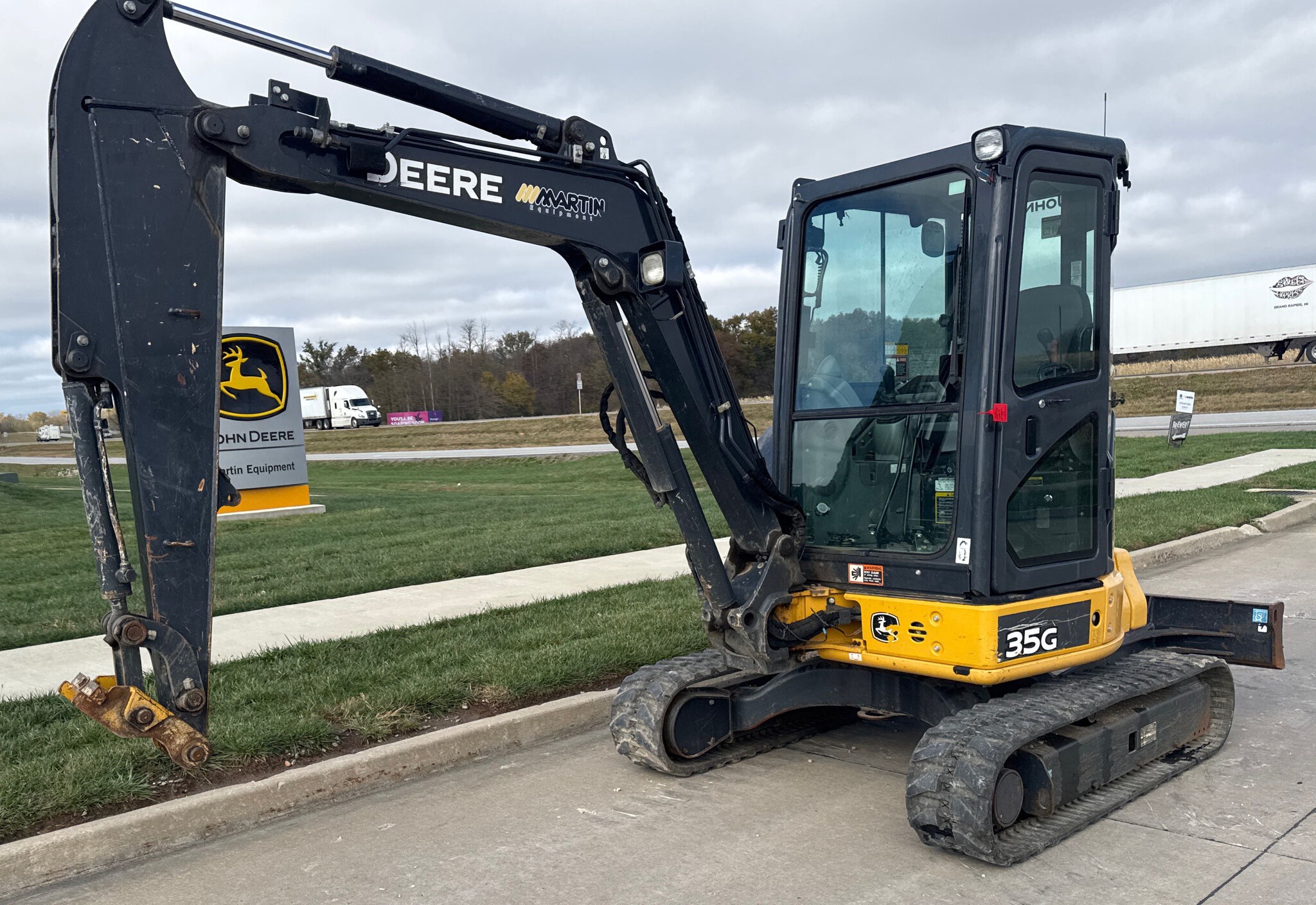 2018 John Deere 35G Image 3