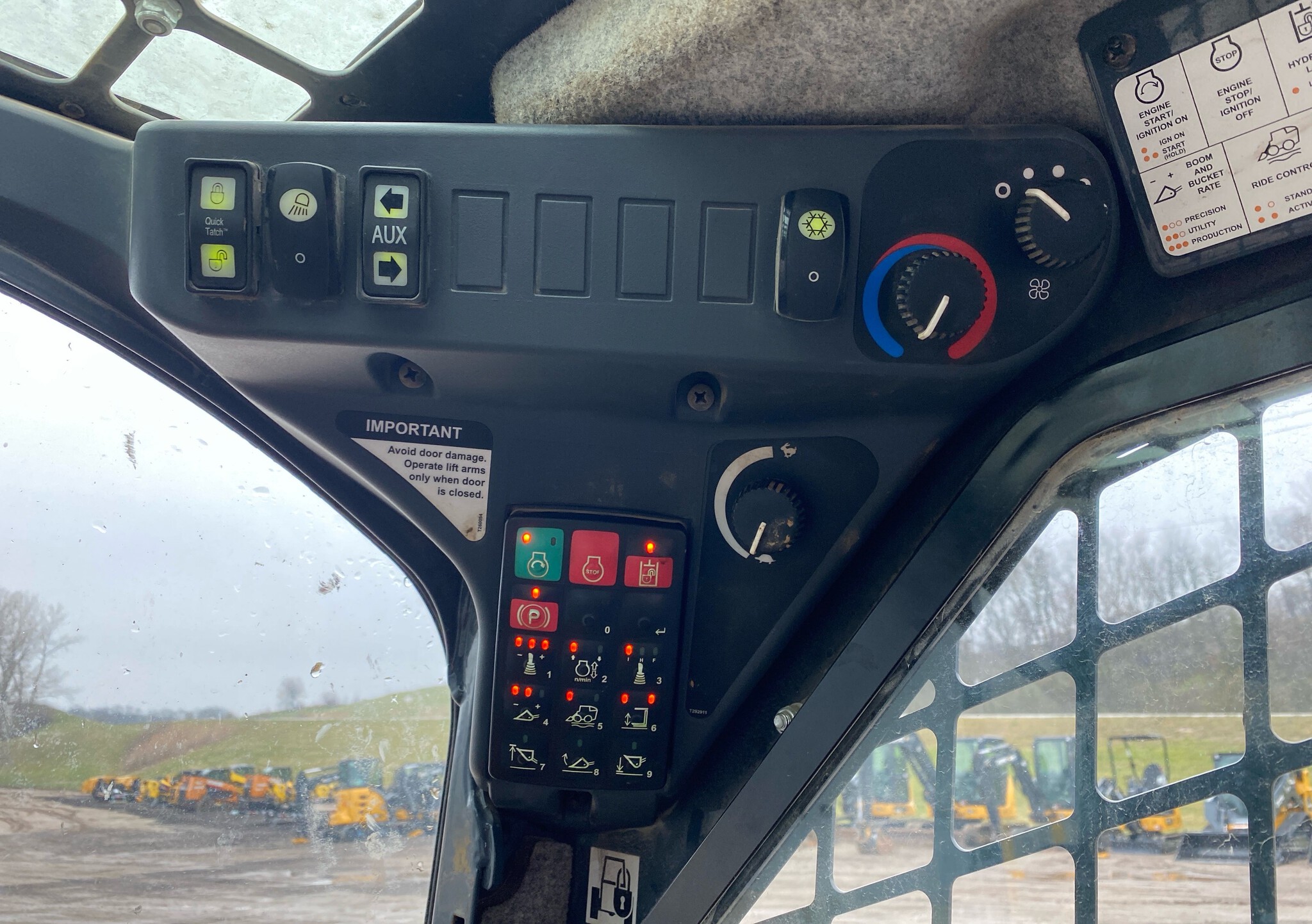 2017 John Deere 333G Image 14