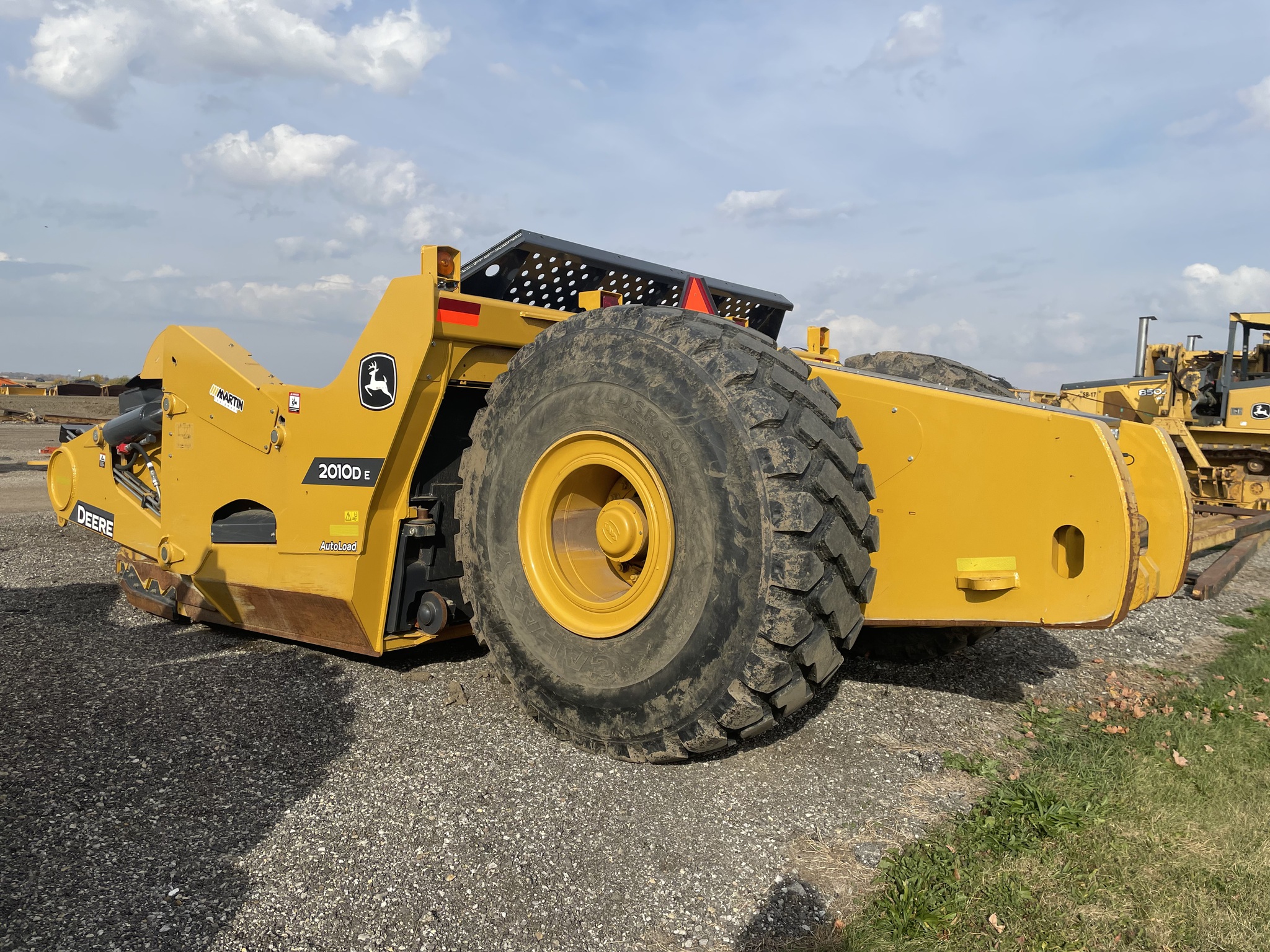 2023 John Deere 2010DE Image 5
