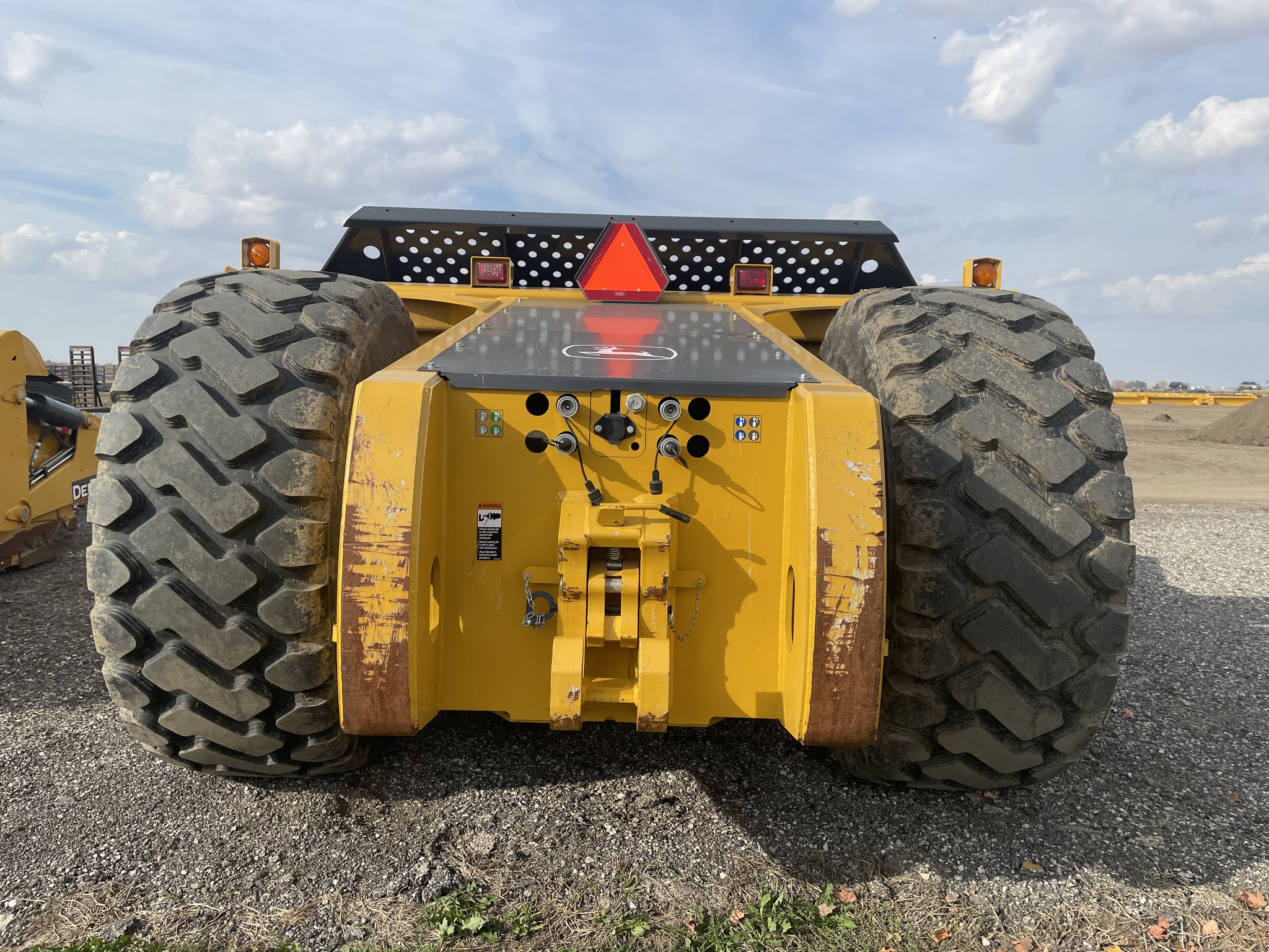 2023 John Deere 2010DE Image 4
