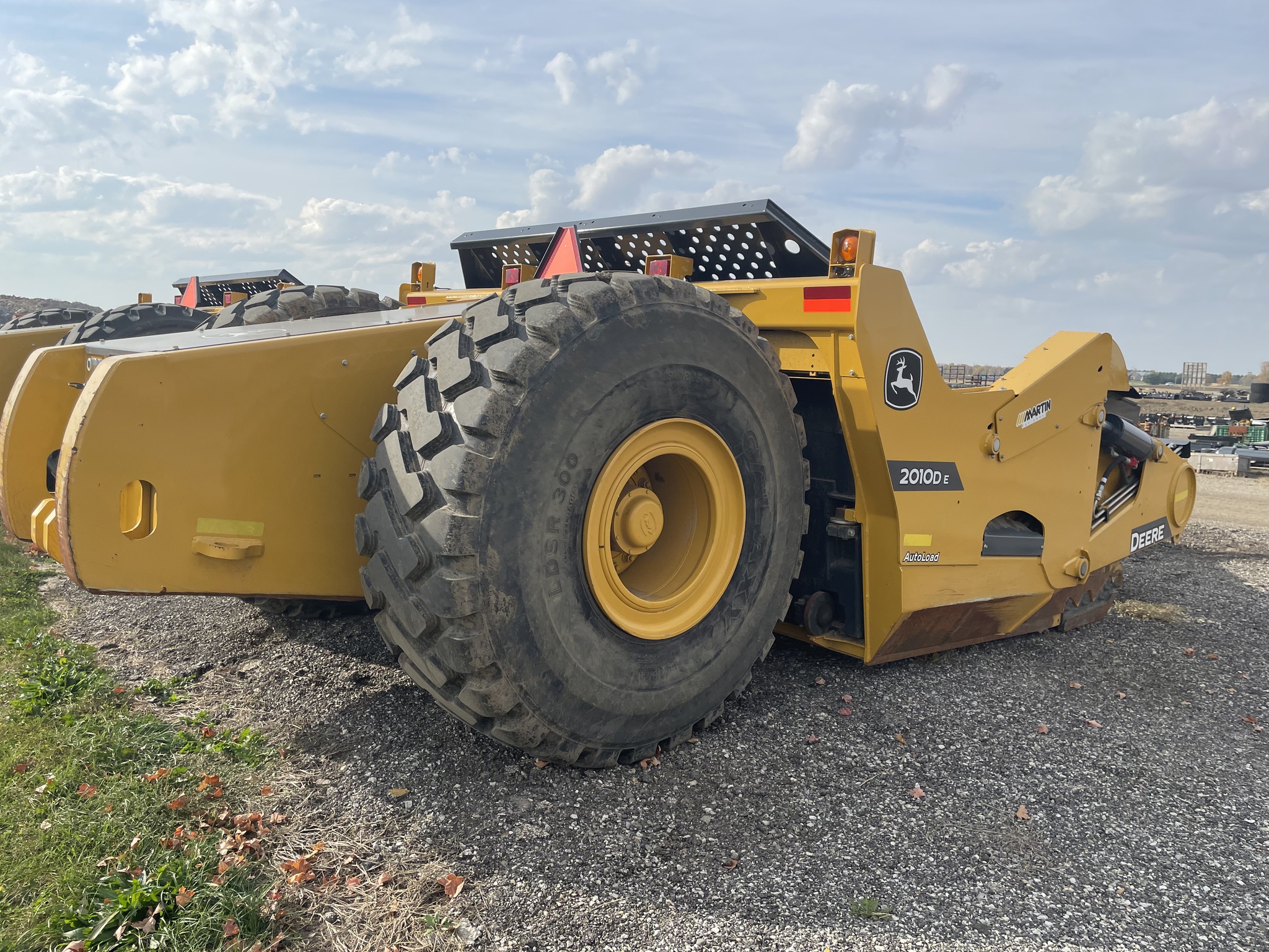 2023 John Deere 2010DE Image 3