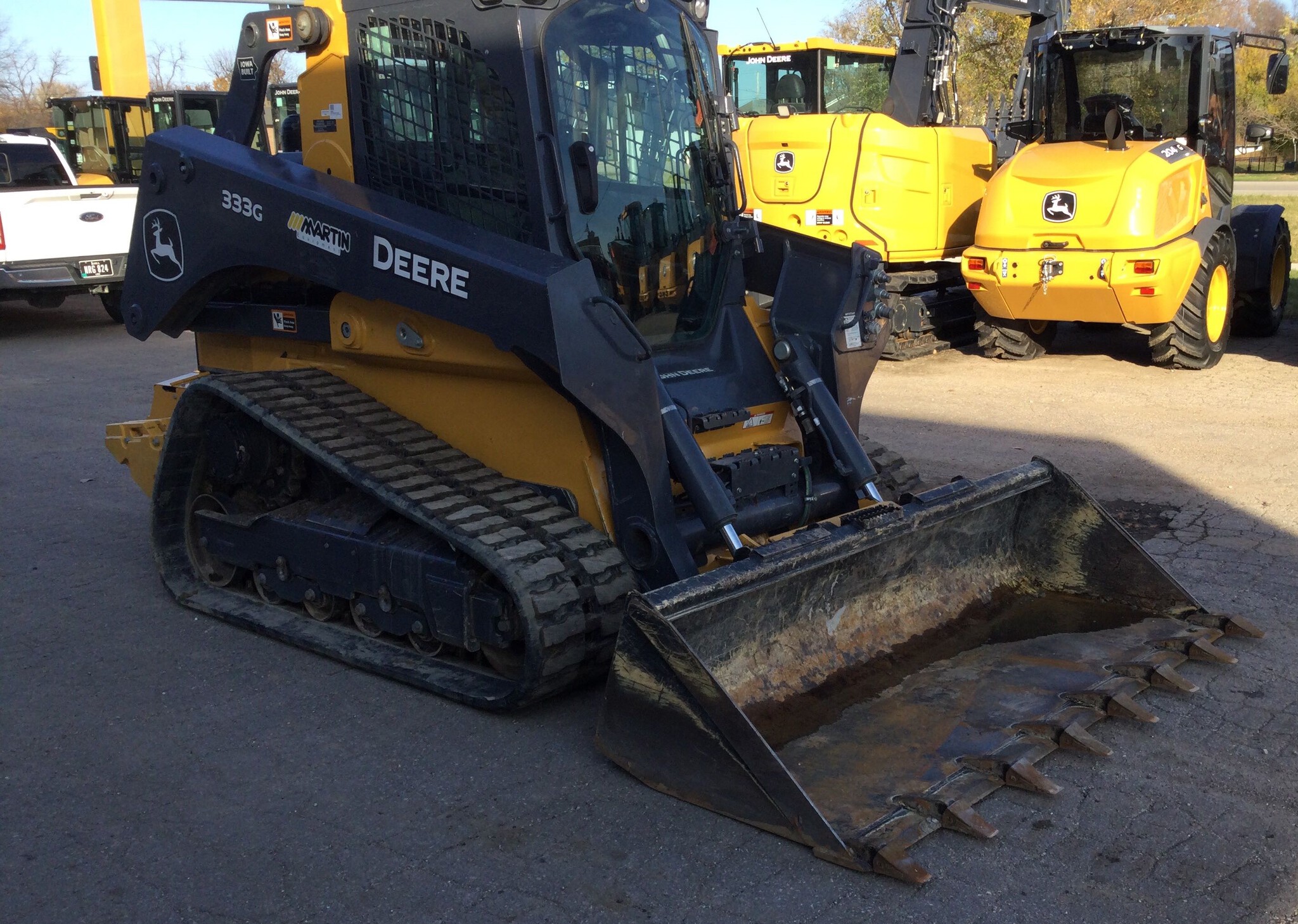2023 John Deere 333G Image 4