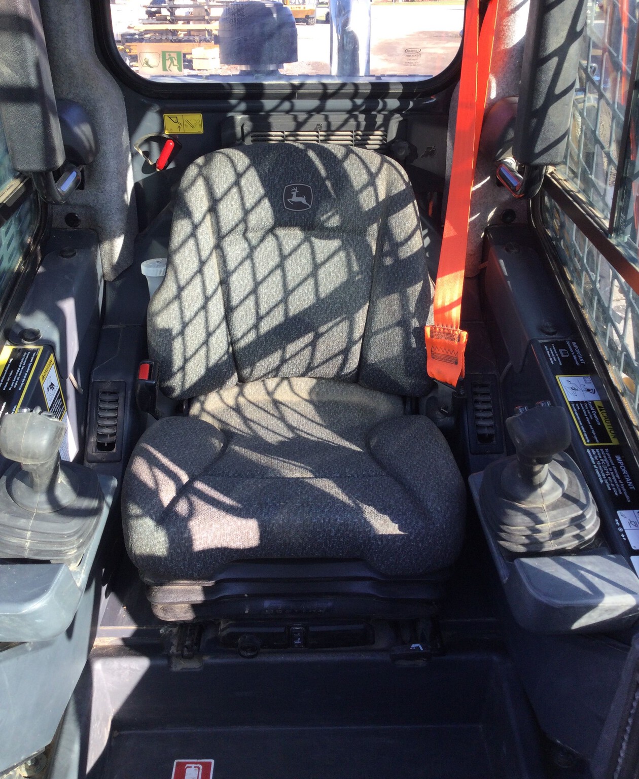 2023 John Deere 333G Image 9