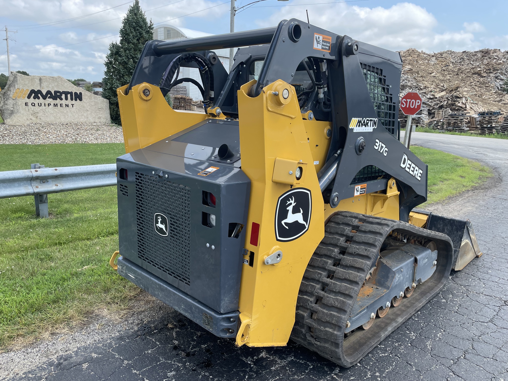 2023 John Deere 317G Image 3