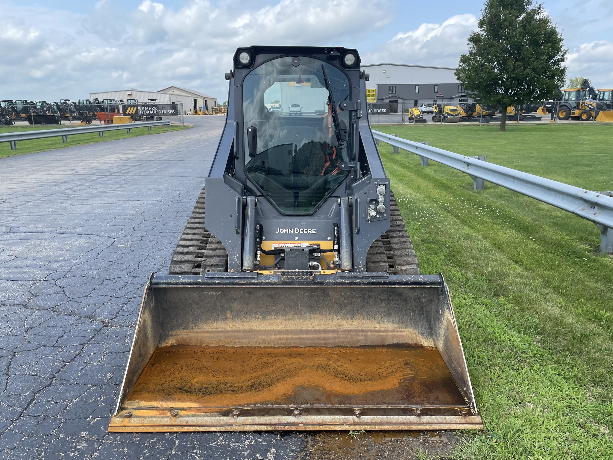 2023 John Deere 317G Image 5