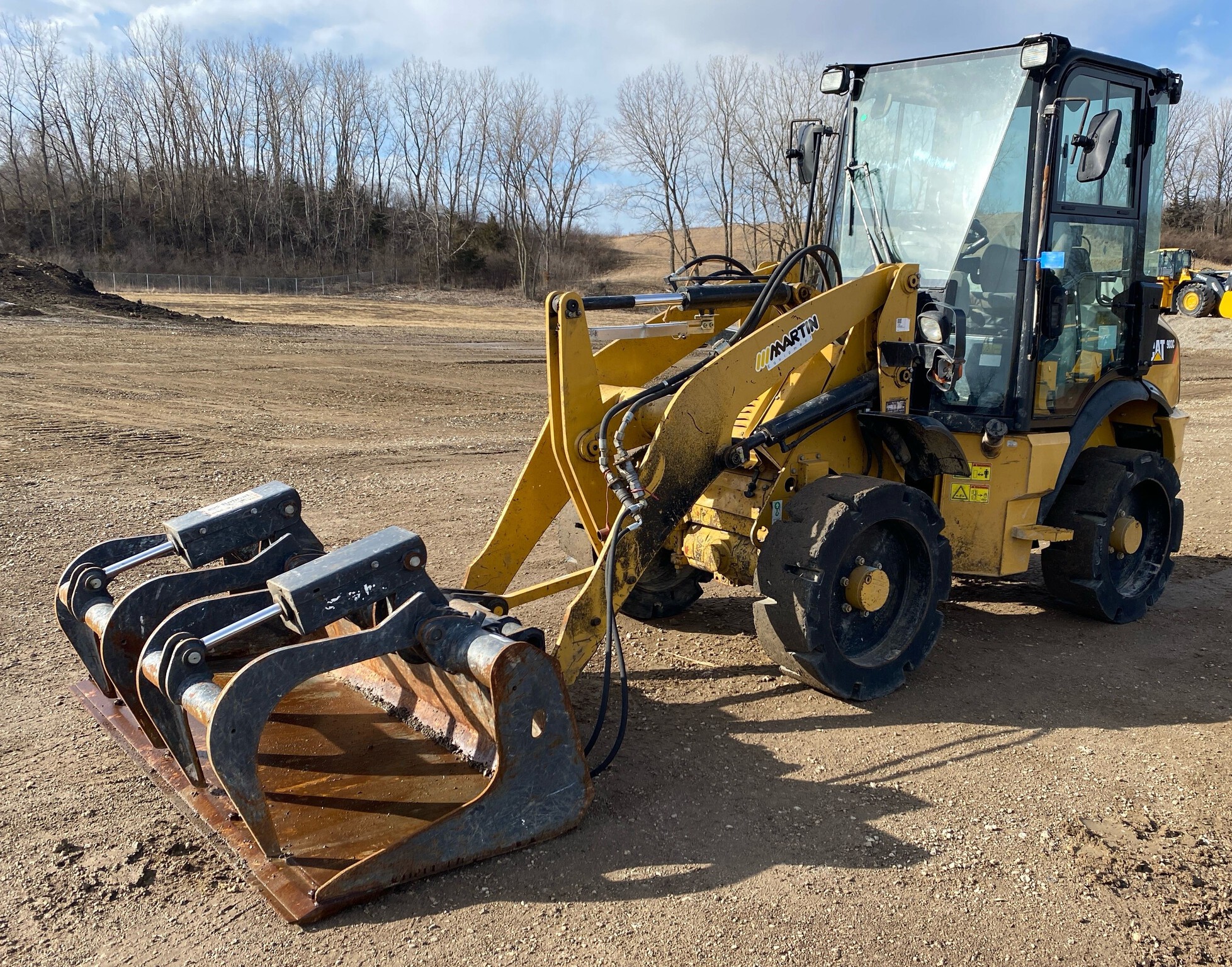 2015 Caterpillar 903C Image 2