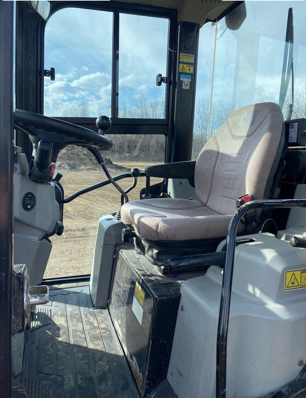 2015 Caterpillar 903C Image 16