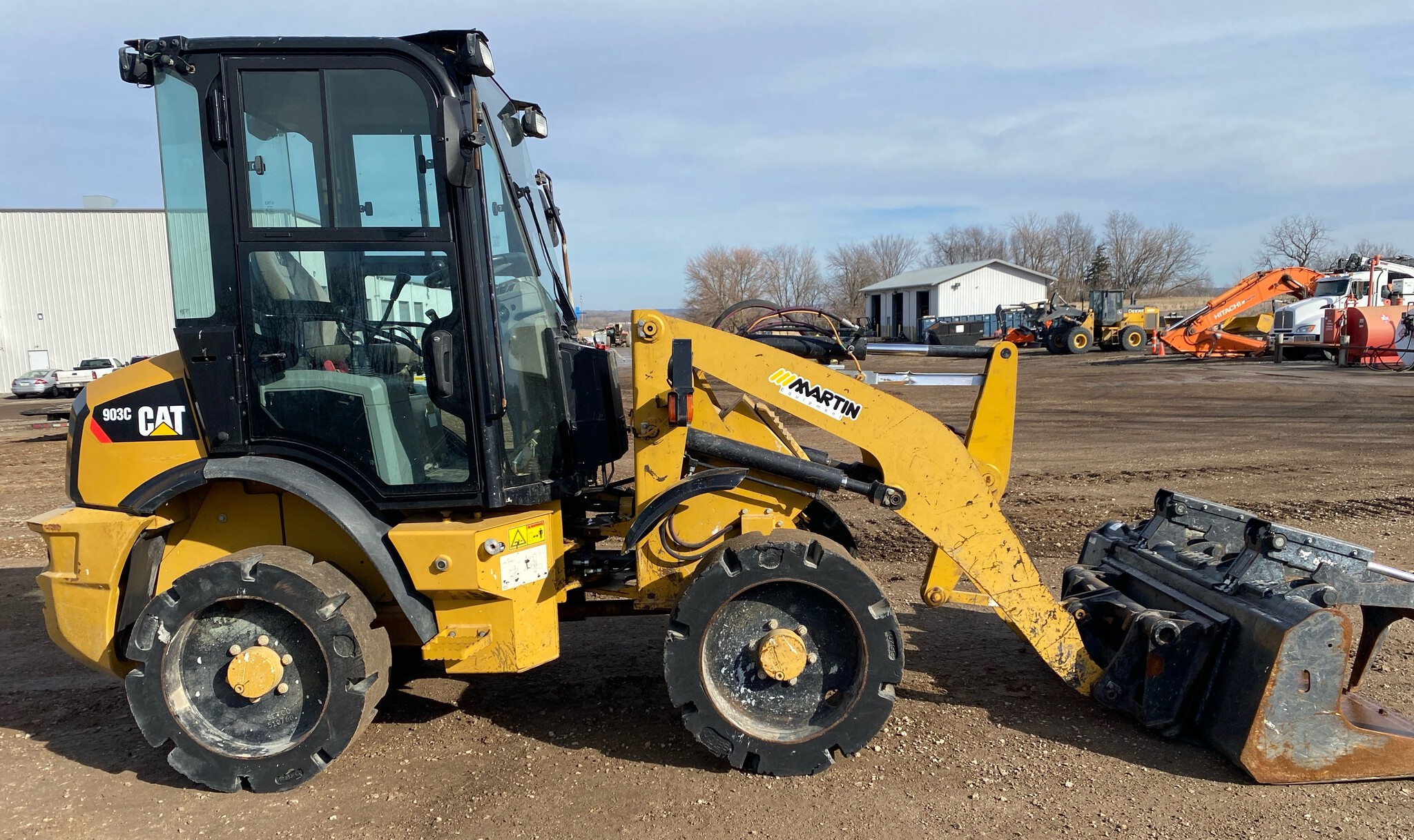 2015 Caterpillar 903C Image 1