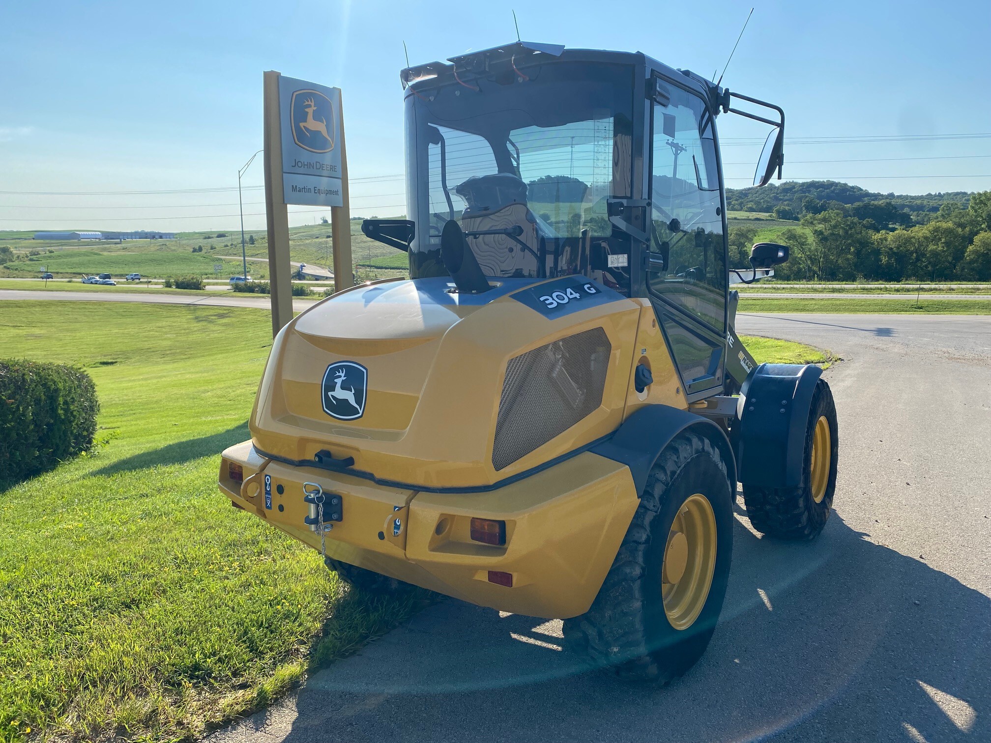 2023 John Deere 304 G Image 3
