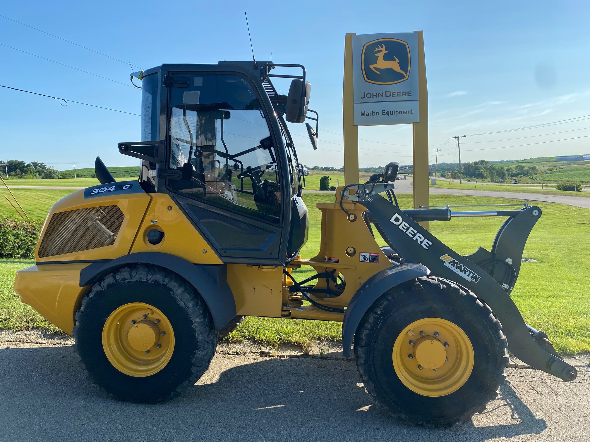 2023 John Deere 304 G Image 1