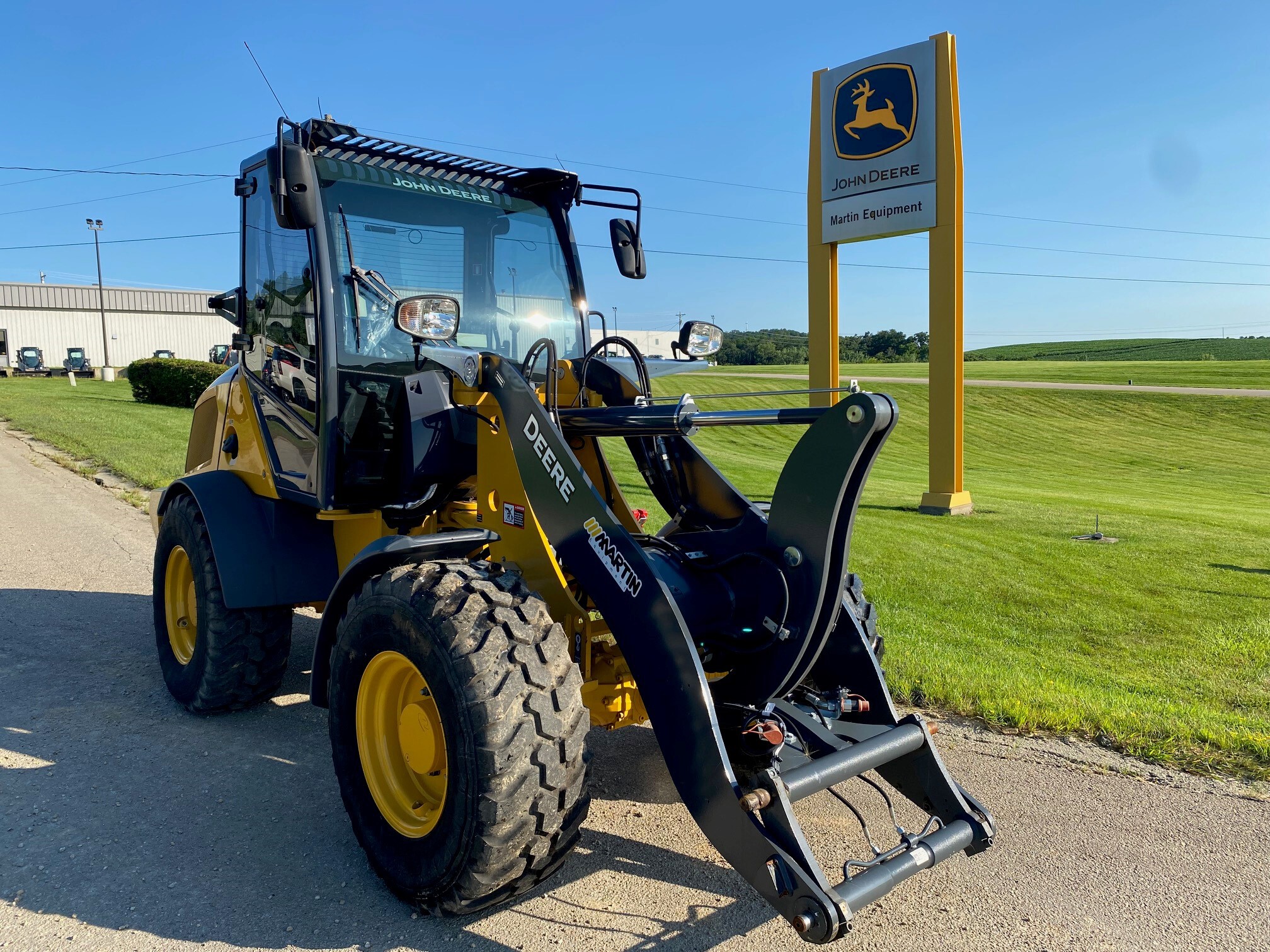 2023 John Deere 304 G Image 2