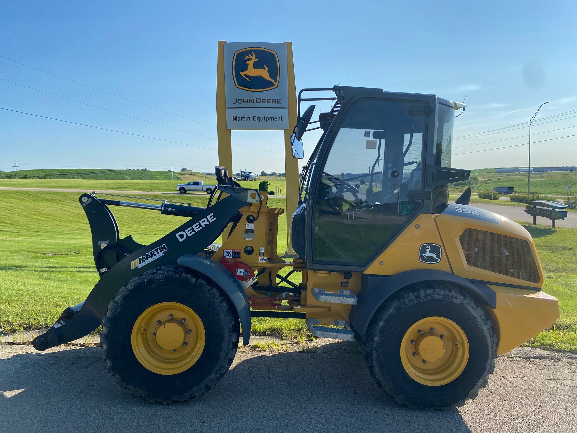 2023 John Deere 304 G Image 5