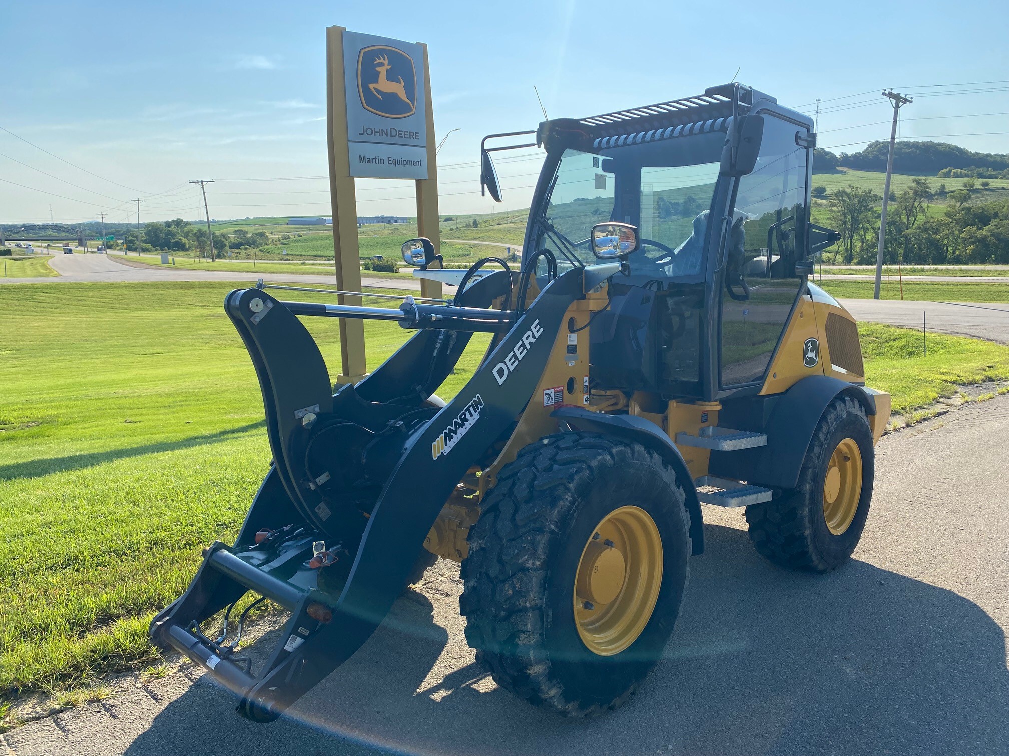 2023 John Deere 304 G Image 6