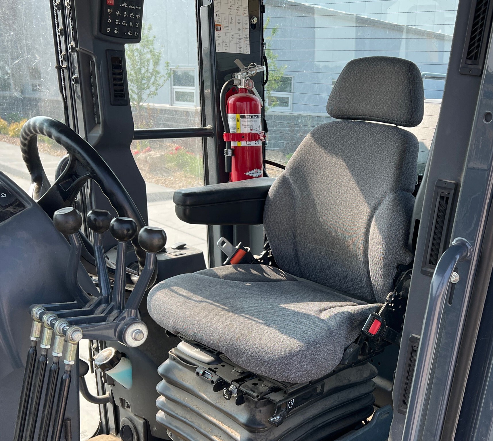 2017 John Deere 670G Image 10